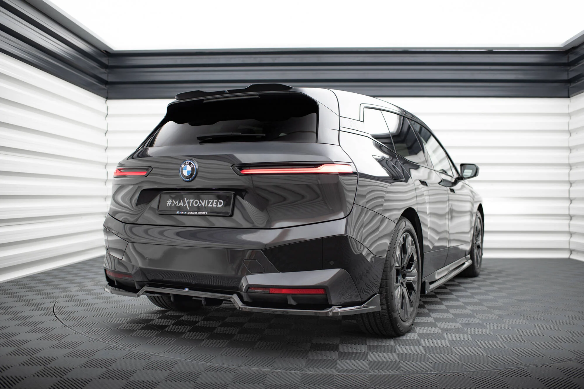 CENTRAL REAR SPLITTER (WITH VERTICAL BARS) BMW IX Sport / M60 - Image 2