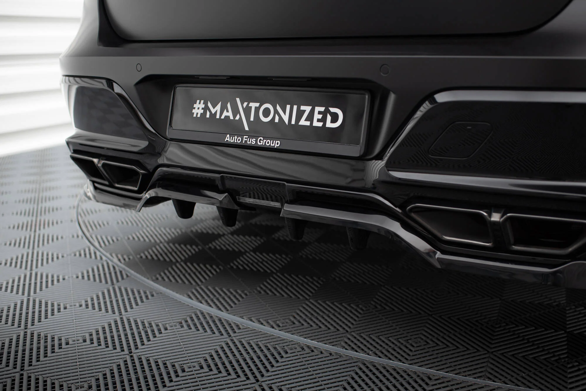 CENTRAL REAR SPLITTER (WITH VERTICAL BARS) BMW M760 G70 - Image 4