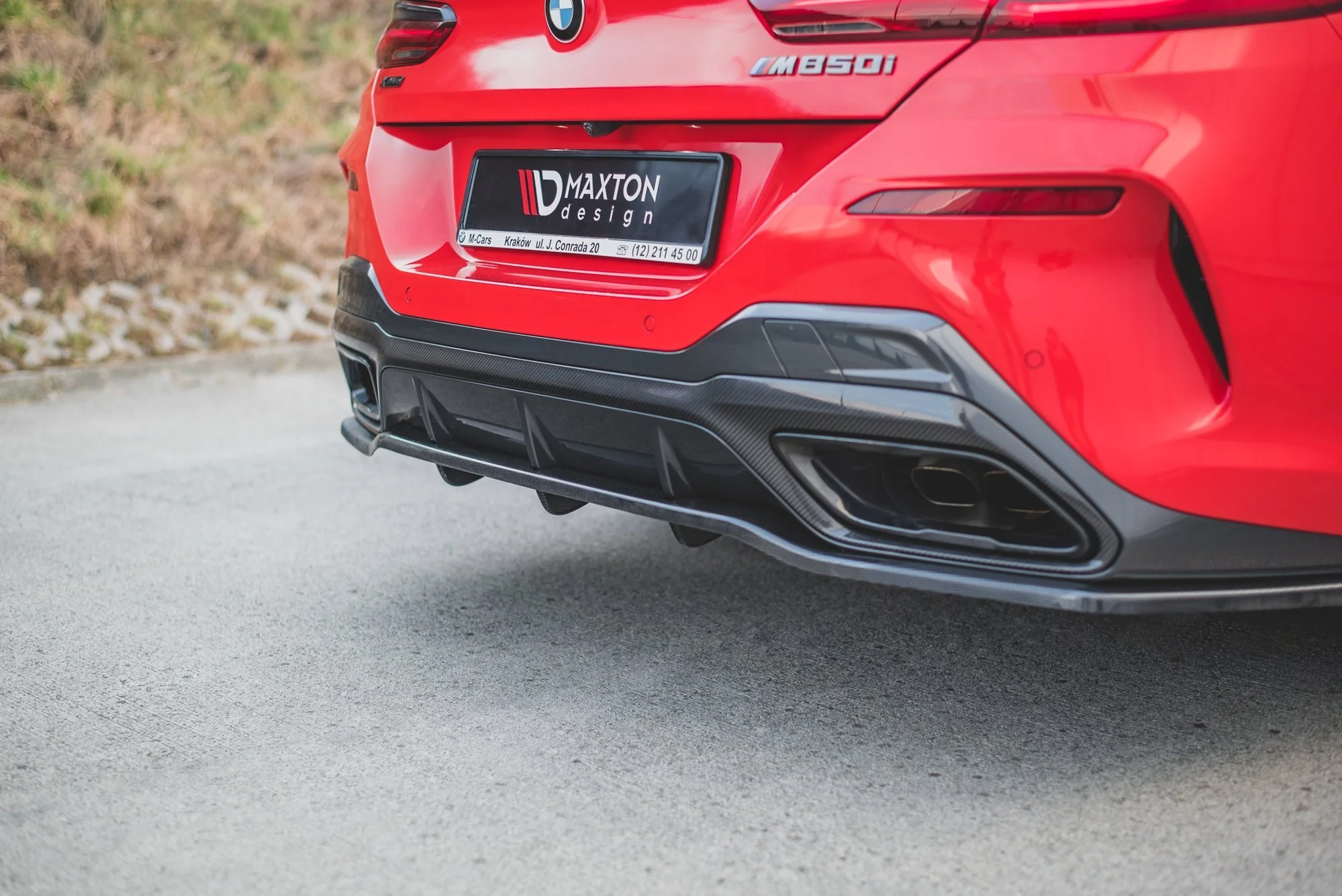 CENTRAL REAR SPLITTER (WITH VERTICAL BARS) BMW M850I G15 - Image 4