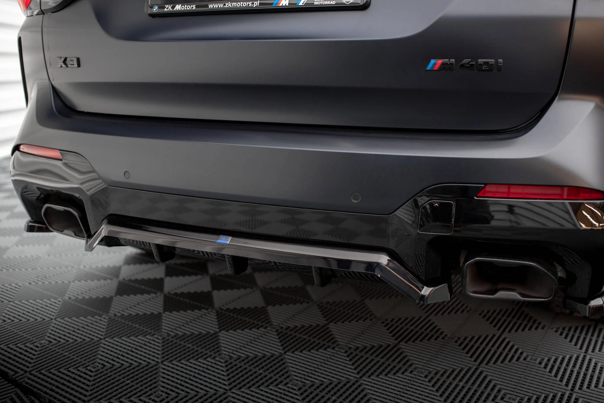 CENTRAL REAR SPLITTER (WITH VERTICAL BARS) BMW X3 M-PACK G01 FACELIFT - Image 2