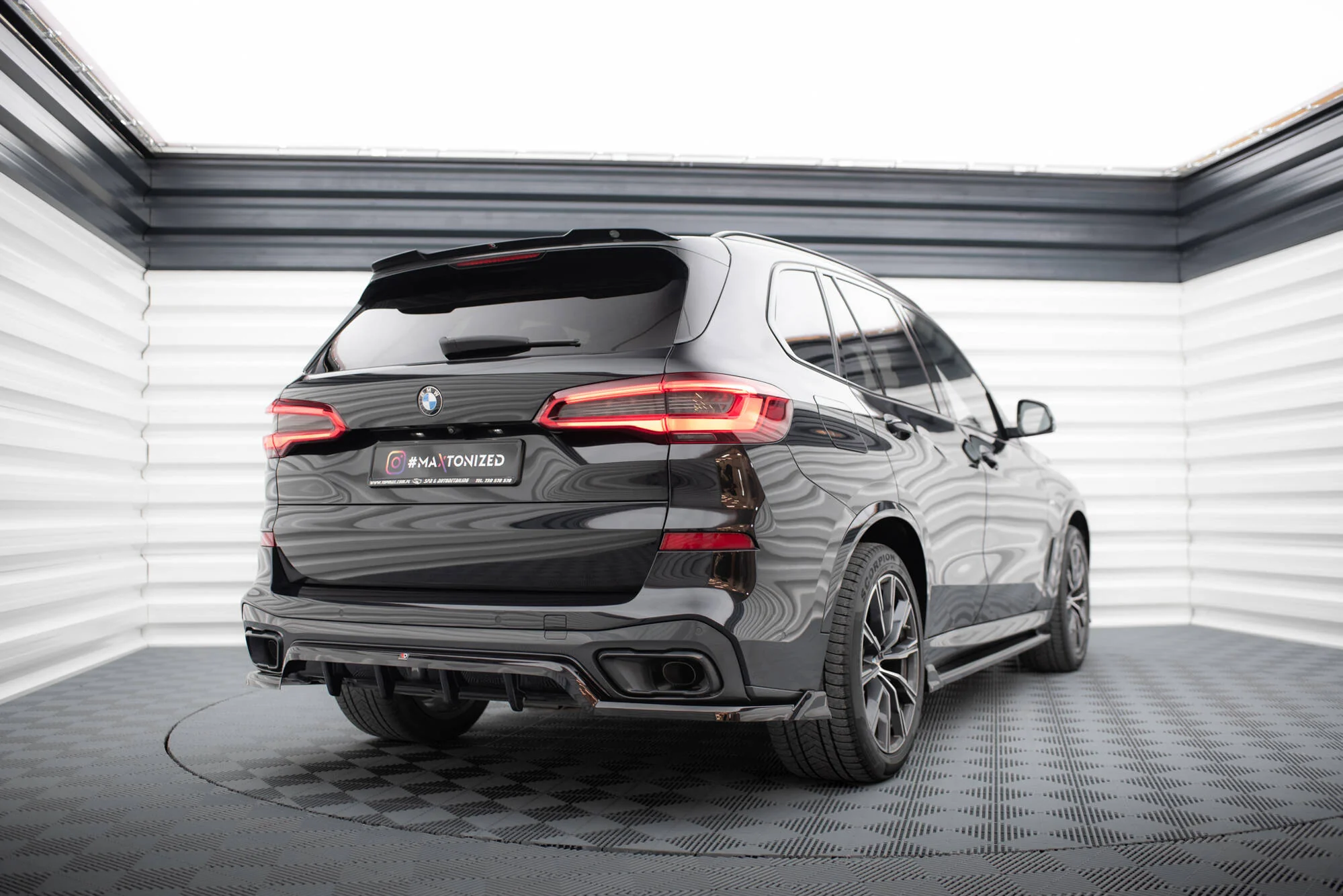 CENTRAL REAR SPLITTER (WITH VERTICAL BARS) BMW X5 M-PACK G05 - Image 2