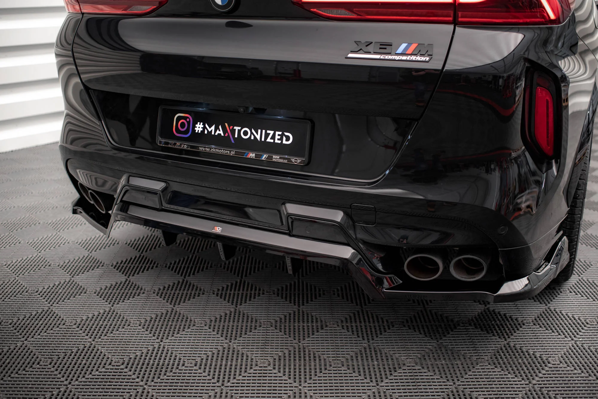CENTRAL REAR SPLITTER (WITH VERTICAL BARS) BMW X6 M F96 / F96 Facelift - Image 2
