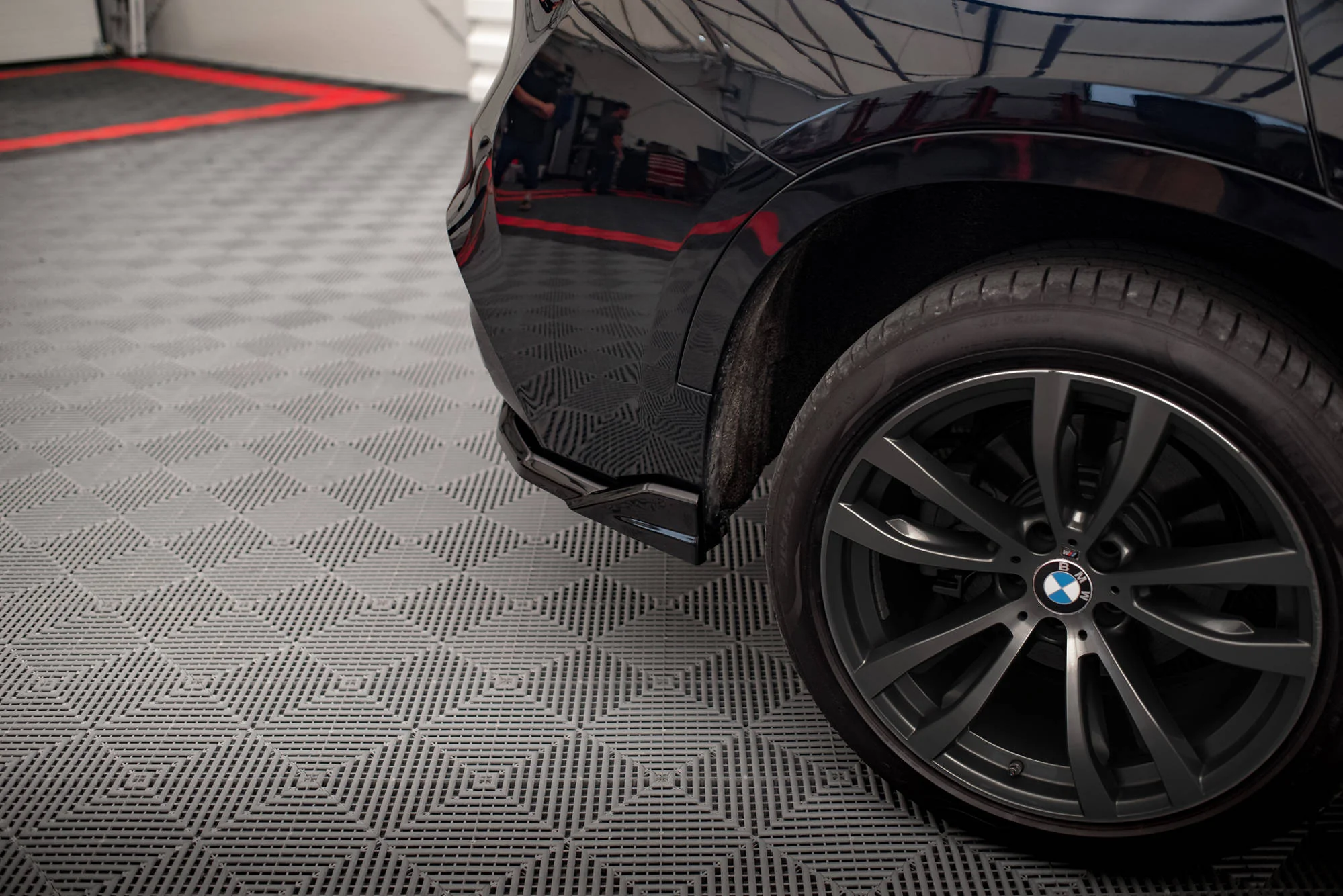 CENTRAL REAR SPLITTER (WITH VERTICAL BARS) BMW X6 M-PACK F16 - Image 6