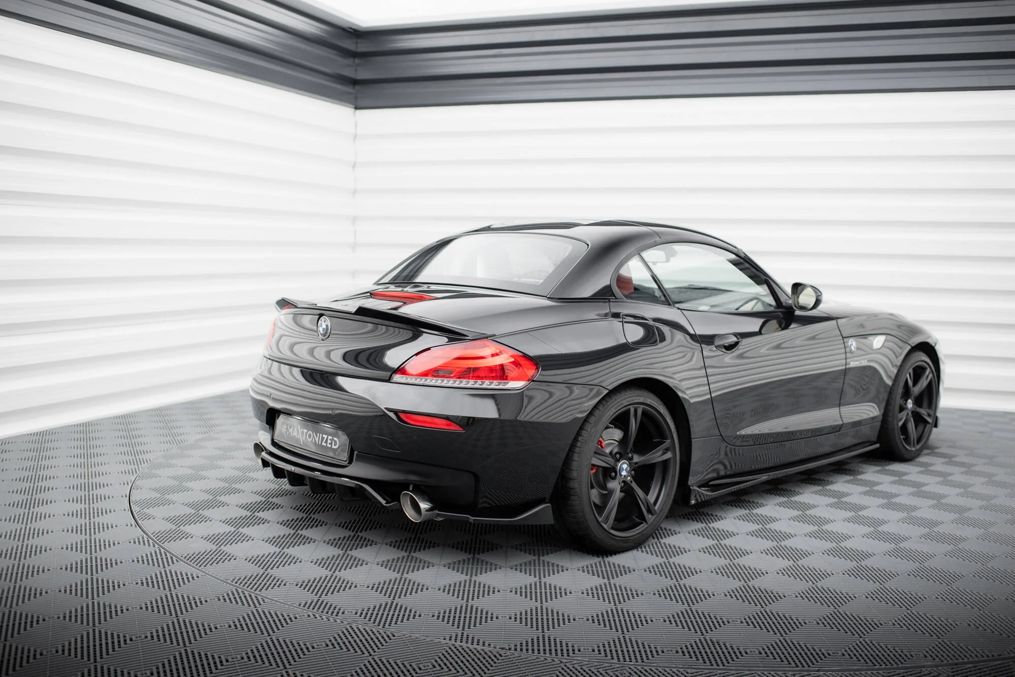 CENTRAL REAR SPLITTER (WITH VERTICAL BARS) BMW Z4 M-PACK E89 FACELIFT - Image 2