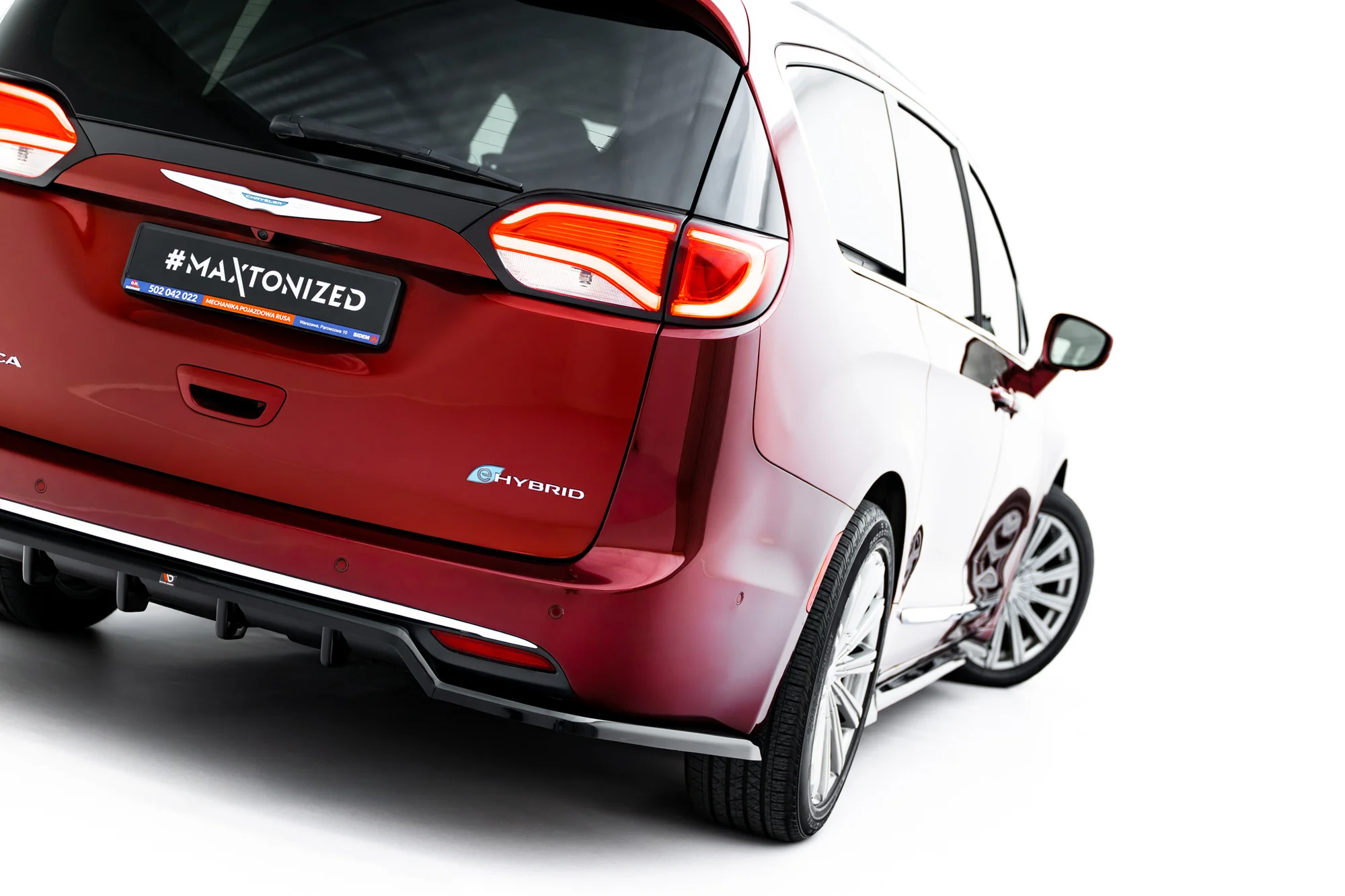 CENTRAL REAR SPLITTER (WITH VERTICAL BARS) CHRYSLER PACIFICA MK2 - Image 2