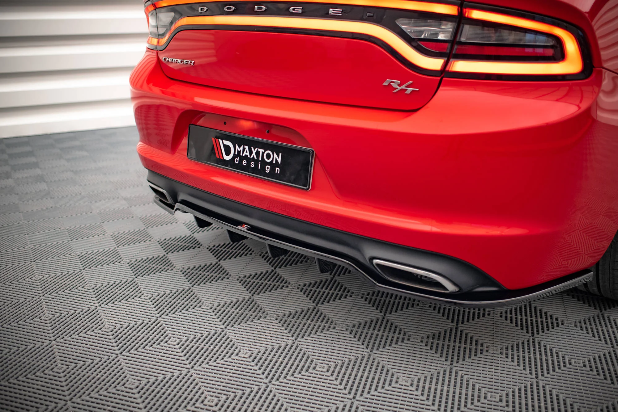 CENTRAL REAR SPLITTER (WITH VERTICAL BARS) DODGE CHARGER RT MK7 FACELIFT - Image 3