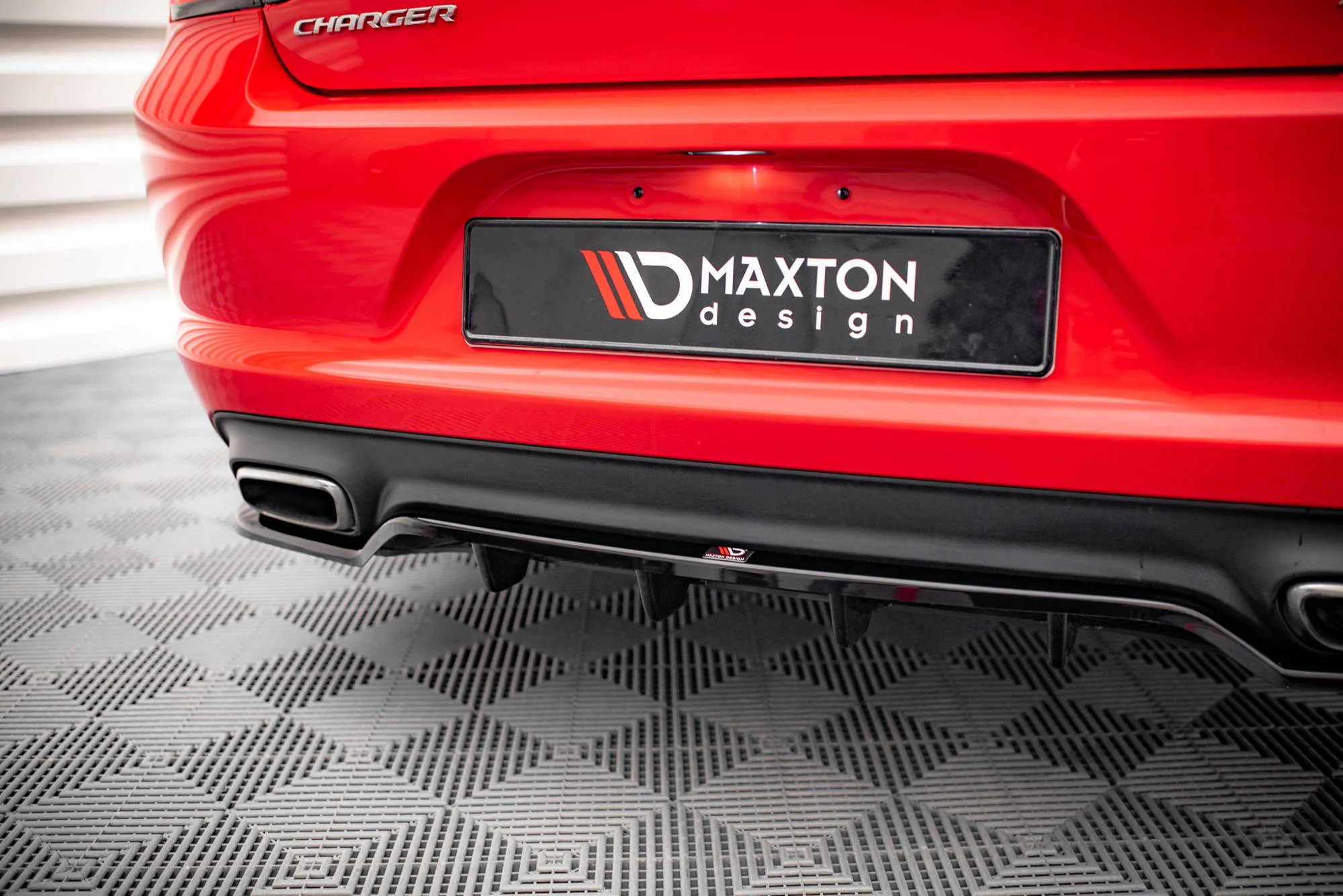 CENTRAL REAR SPLITTER (WITH VERTICAL BARS) DODGE CHARGER RT MK7 FACELIFT - Image 4