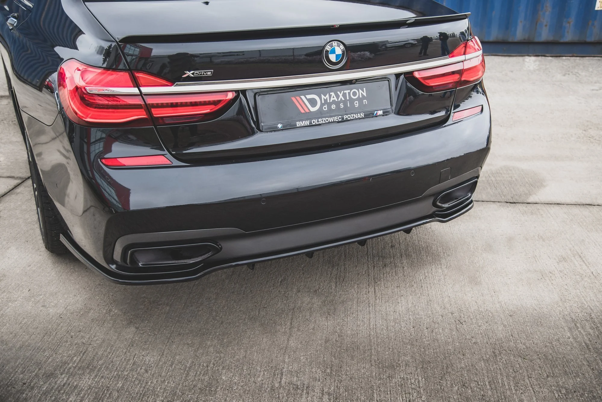 CENTRAL REAR SPLITTER (WITH VERTICAL BARS) FOR BMW 7 M-PACK G11 - Image 4