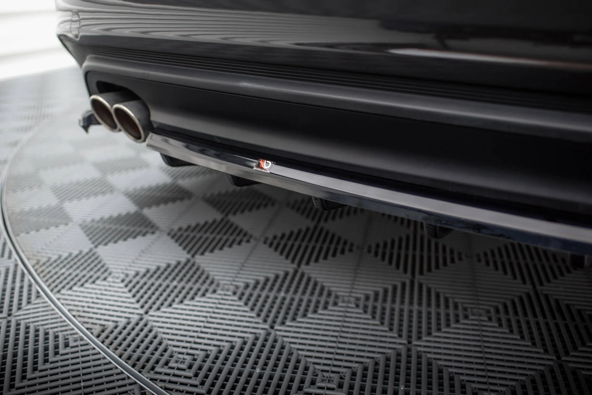 CENTRAL REAR SPLITTER (WITH VERTICAL BARS) JAGUAR XE X760 FACELIFT - Image 5