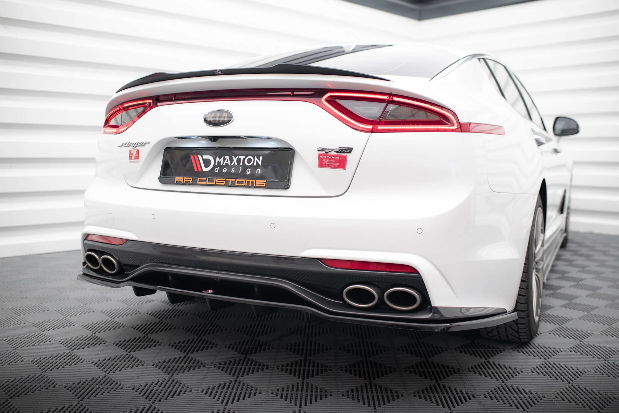 CENTRAL REAR SPLITTER (WITH VERTICAL BARS) KIA STINGER GT-LINE MK1 - Image 3