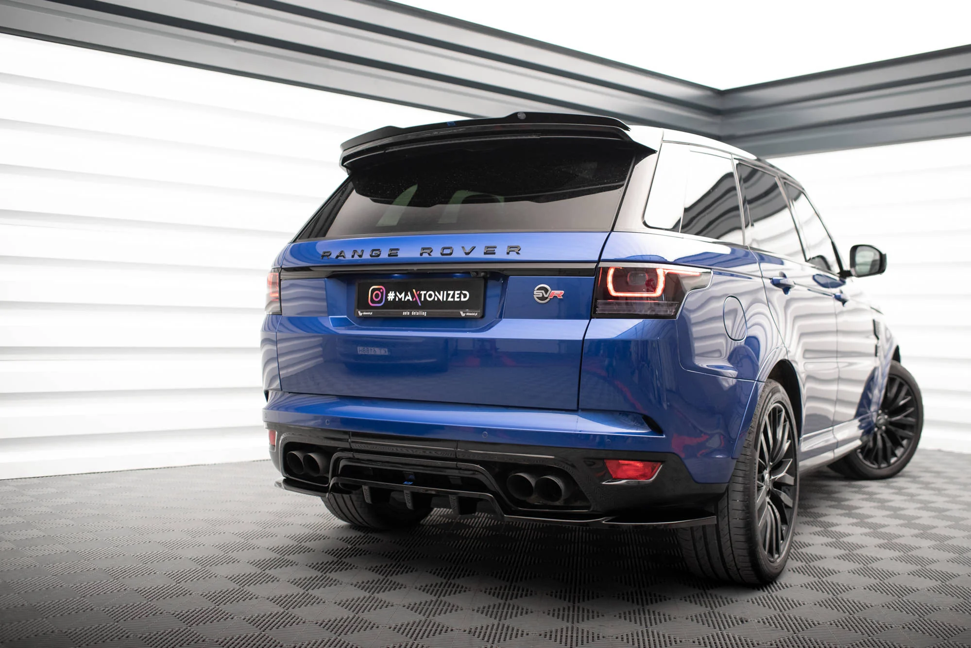 CENTRAL REAR SPLITTER (WITH VERTICAL BARS) LAND ROVER RANGE ROVER SPORT SVR MK2 - Image 2