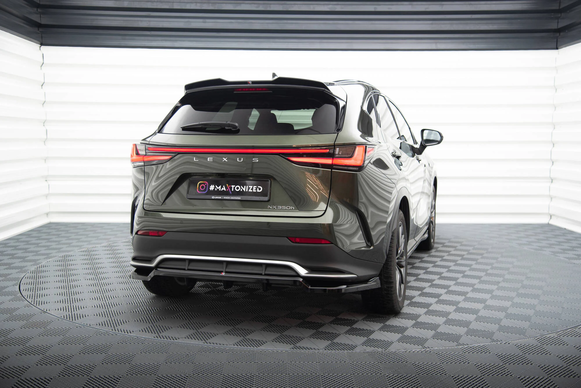 CENTRAL REAR SPLITTER (WITH VERTICAL BARS) LEXUS NX F-SPORT MK2 - Image 2