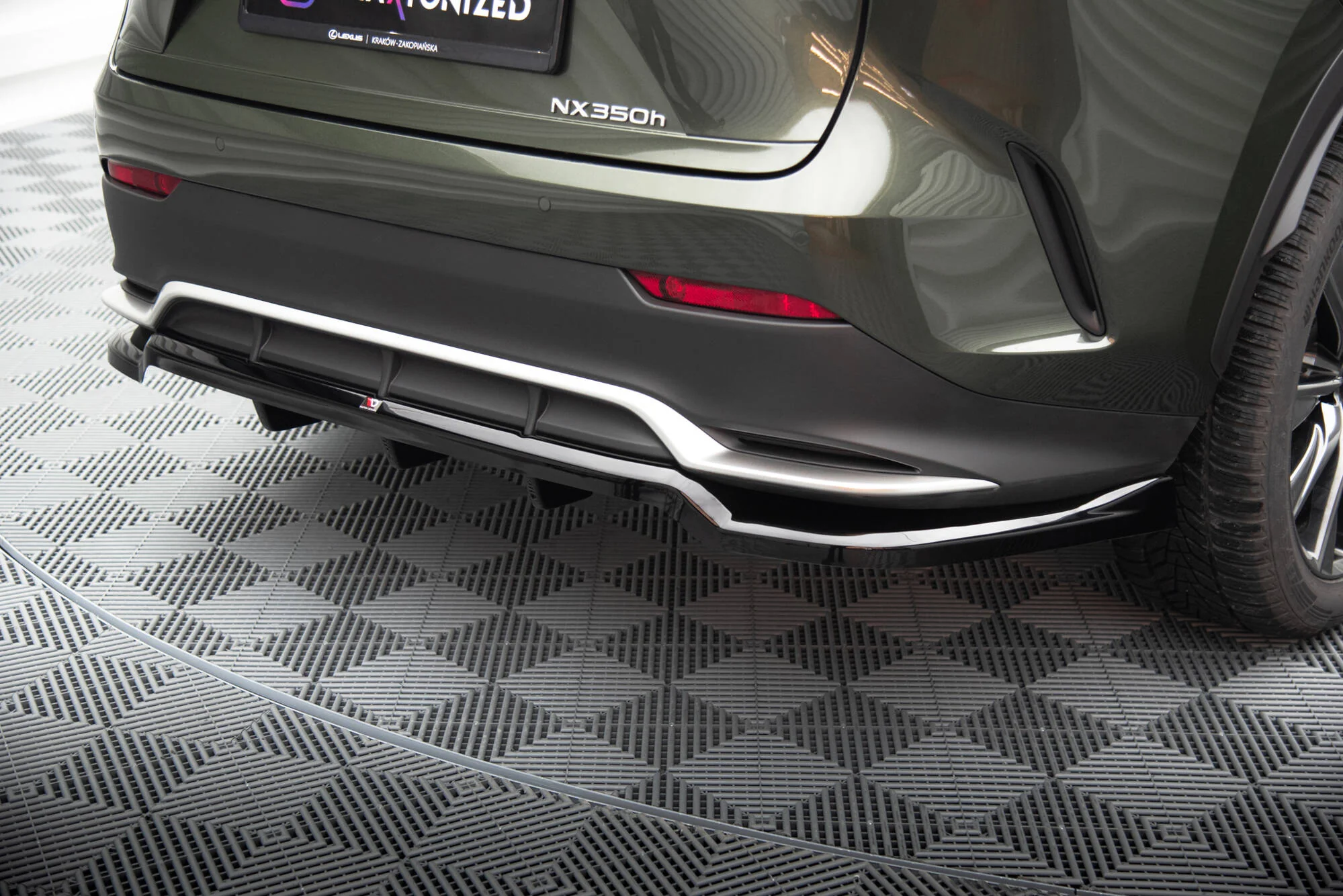 CENTRAL REAR SPLITTER (WITH VERTICAL BARS) LEXUS NX F-SPORT MK2 - Image 3