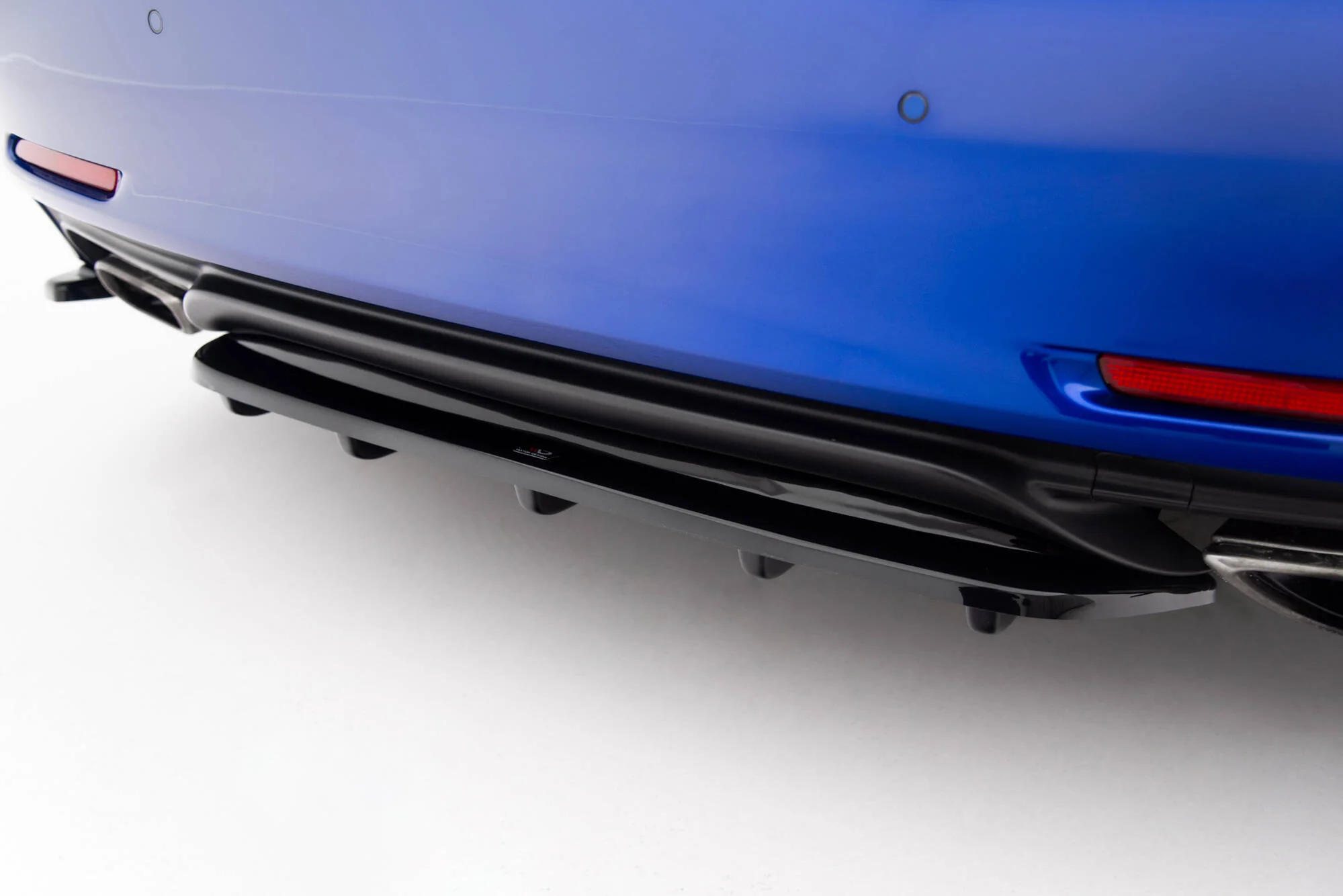 CENTRAL REAR SPLITTER (WITH VERTICAL BARS) LEXUS RC - Image 6