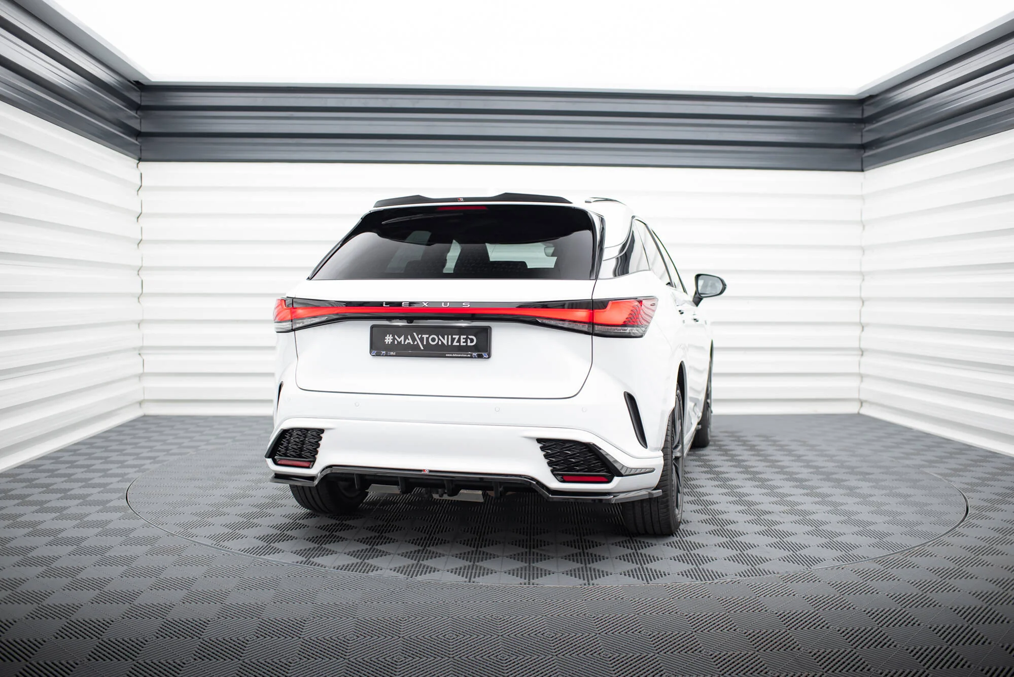 CENTRAL REAR SPLITTER (WITH VERTICAL BARS) LEXUS RX F-SPORT MK5 - Image 2