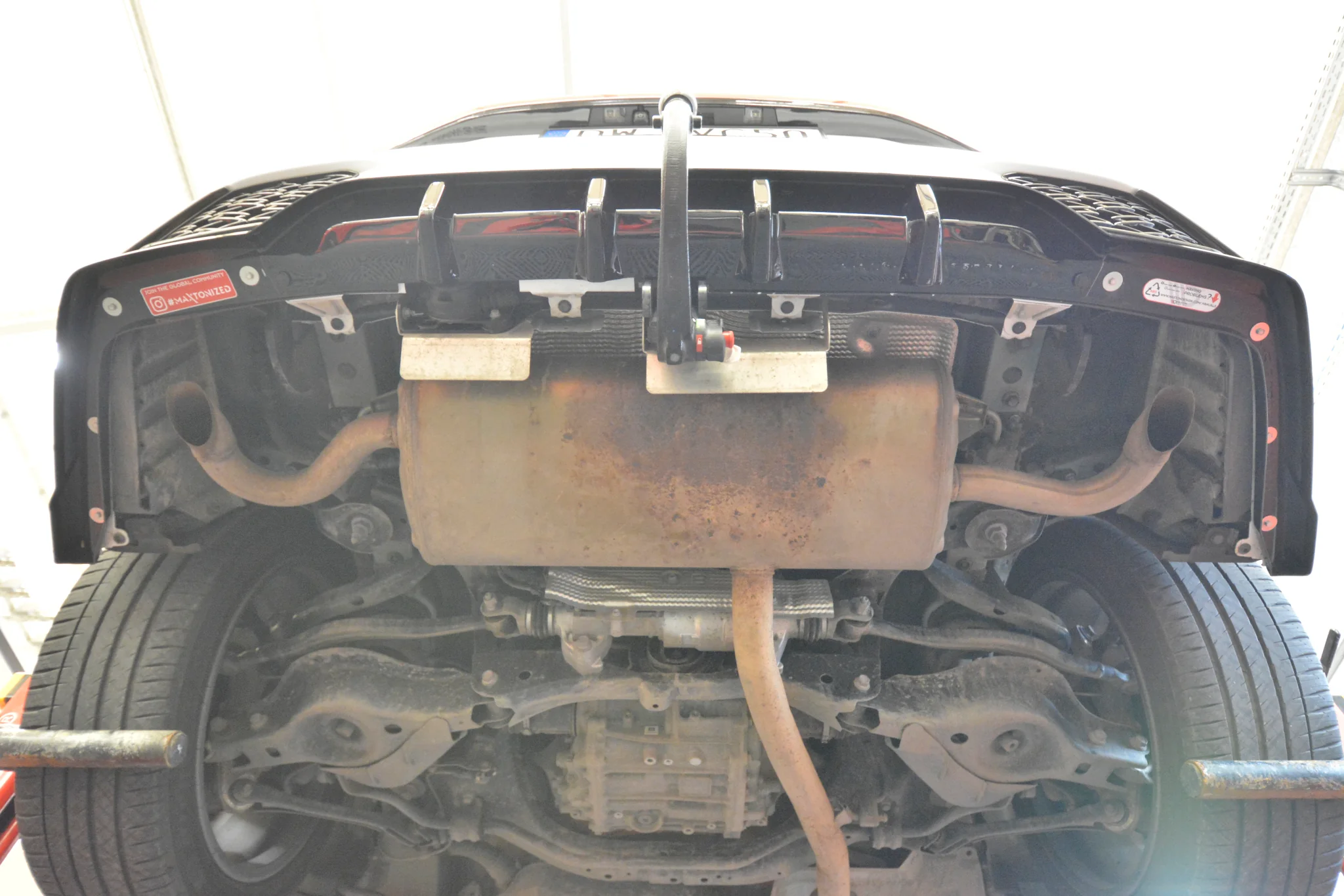 CENTRAL REAR SPLITTER (WITH VERTICAL BARS) LEXUS RX F-SPORT MK5 - Image 8