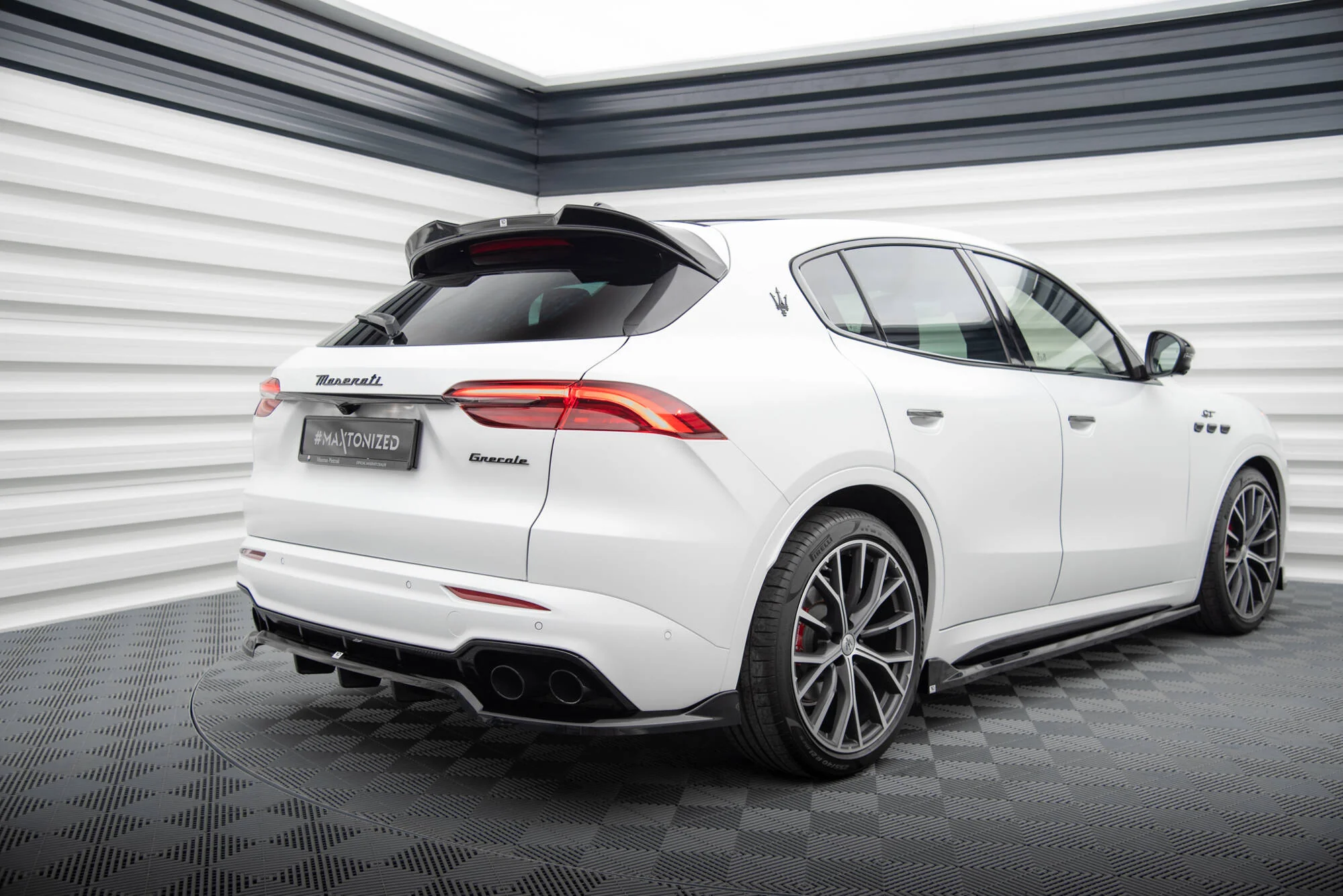 CENTRAL REAR SPLITTER (WITH VERTICAL BARS) MASERATI GRECALE GT / MODENA MK1 - Image 3