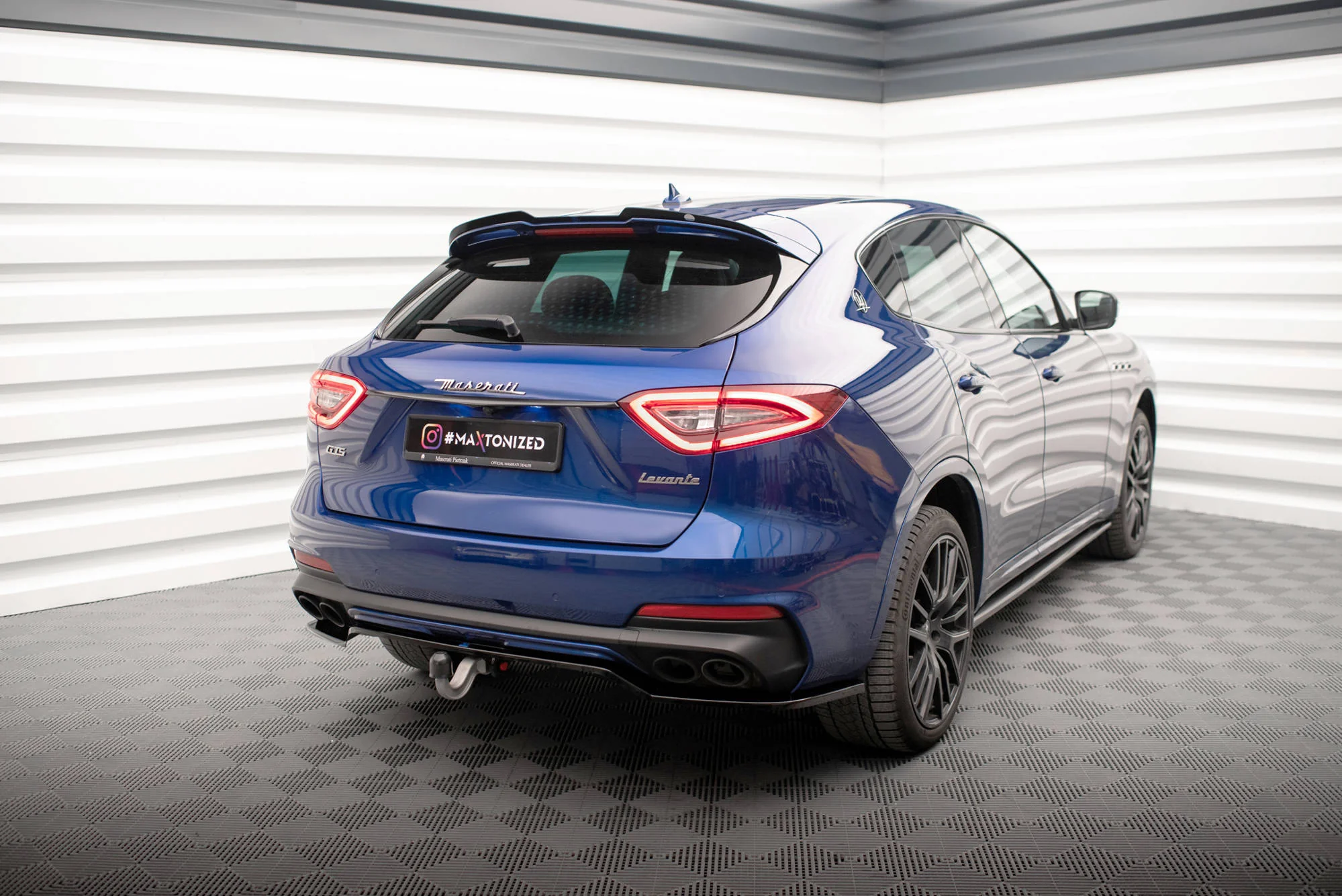 CENTRAL REAR SPLITTER (WITH VERTICAL BARS) MASERATI LEVANTE GTS MK1 - Image 2