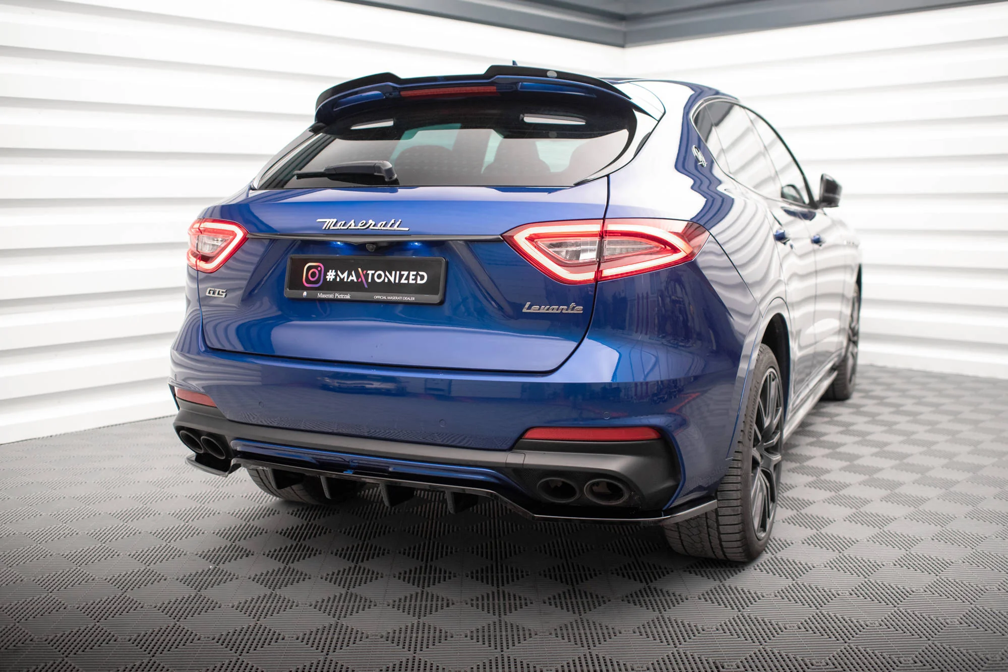 CENTRAL REAR SPLITTER (WITH VERTICAL BARS) MASERATI LEVANTE GTS MK1 - Image 3