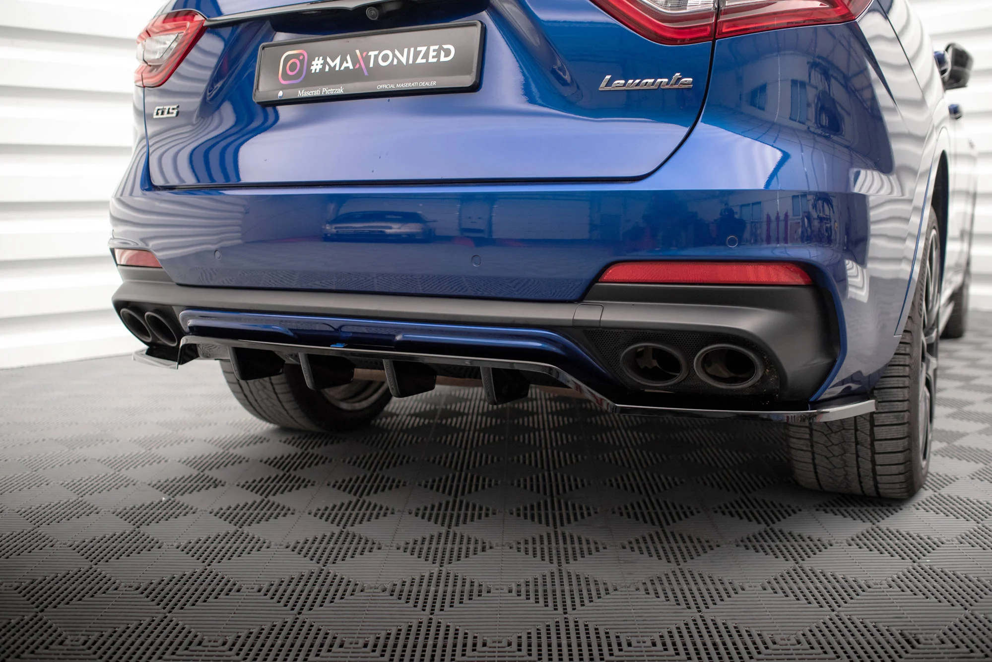 CENTRAL REAR SPLITTER (WITH VERTICAL BARS) MASERATI LEVANTE GTS MK1 - Image 4