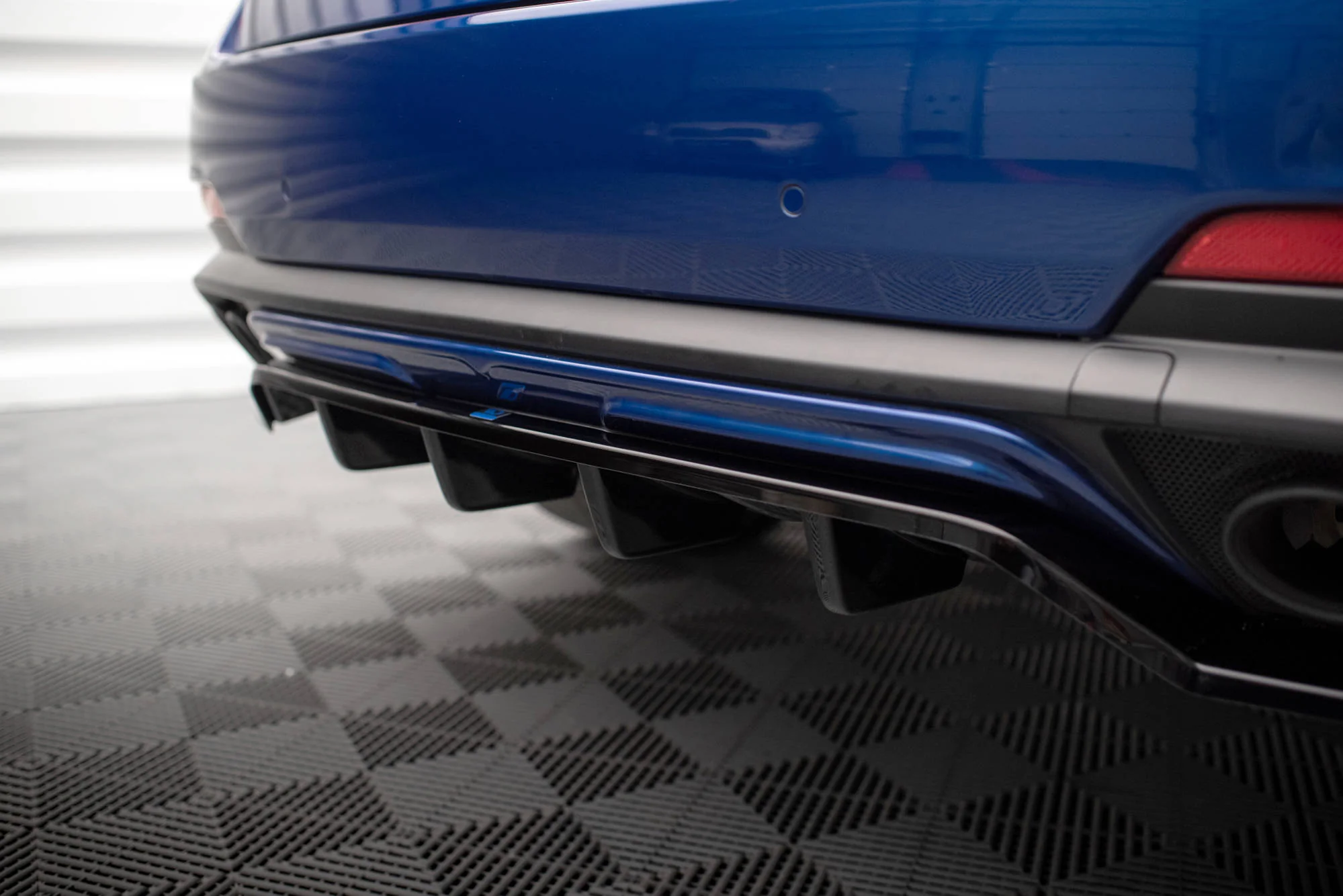 CENTRAL REAR SPLITTER (WITH VERTICAL BARS) MASERATI LEVANTE GTS MK1 - Image 5