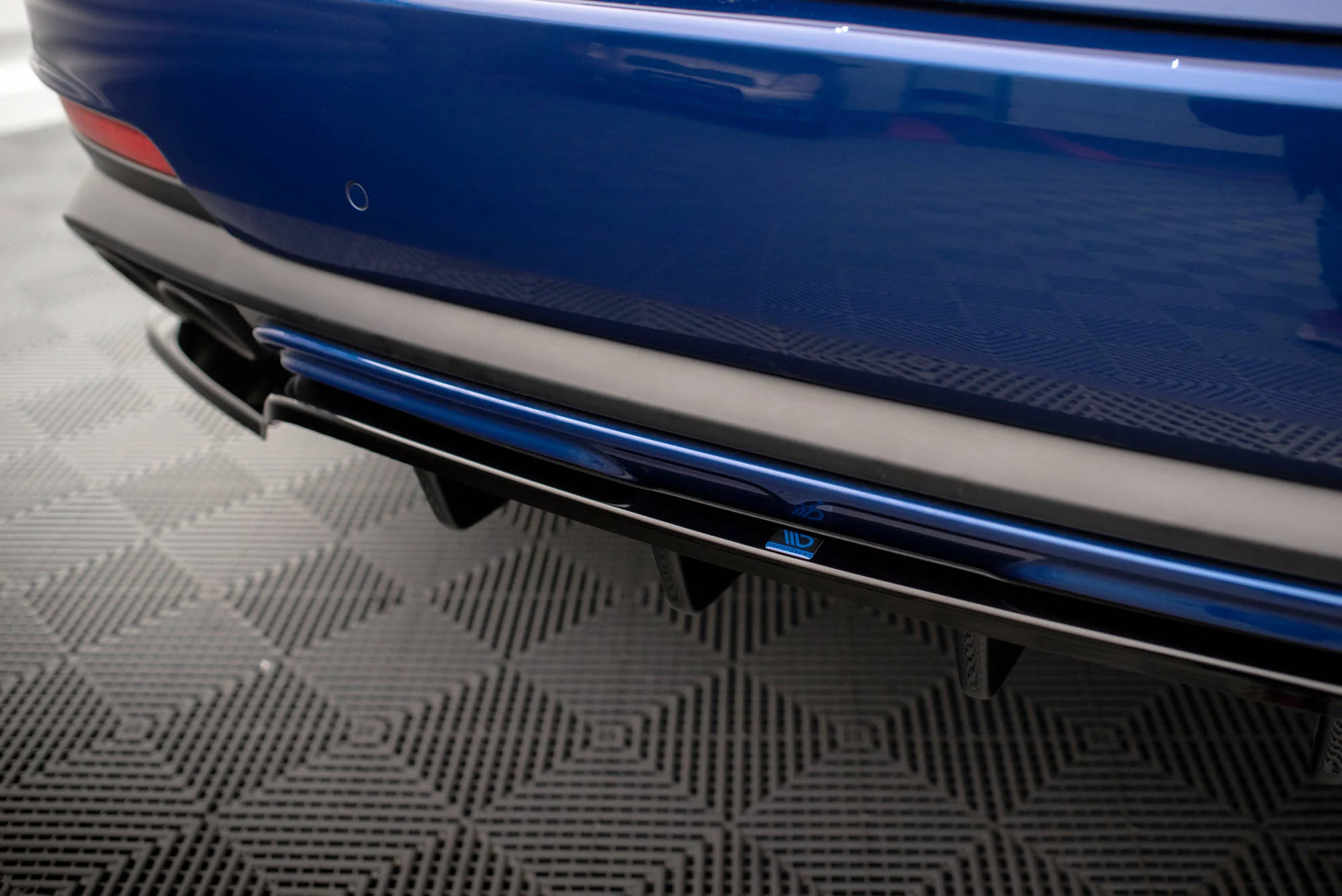 CENTRAL REAR SPLITTER (WITH VERTICAL BARS) MASERATI LEVANTE GTS MK1 - Image 6