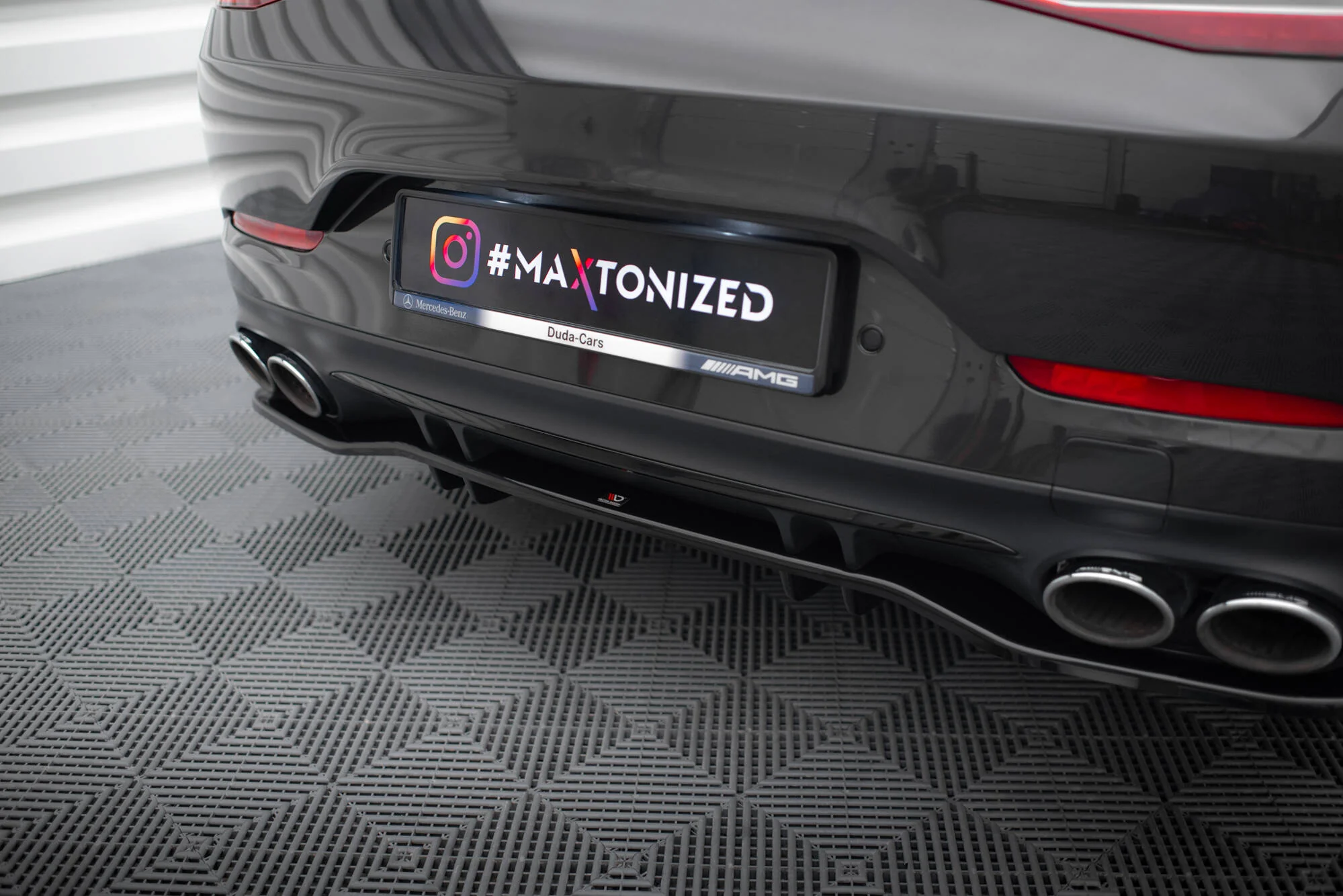 CENTRAL REAR SPLITTER (WITH VERTICAL BARS) MERCEDES-AMG 53 4 DOOR COUPE - Image 3