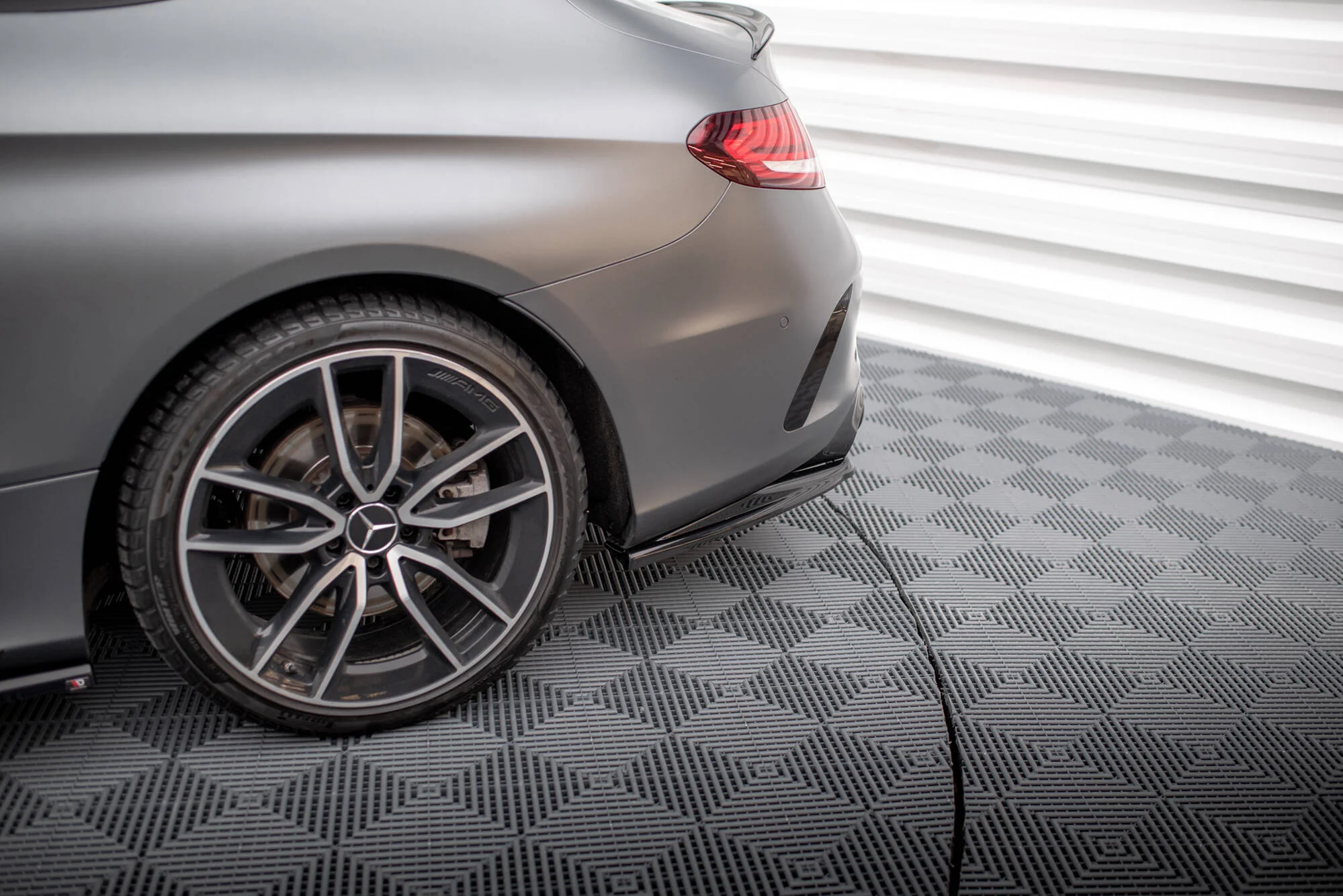 CENTRAL REAR SPLITTER (WITH VERTICAL BARS) MERCEDES-AMG C43 COUPE C205 FACELIFT - Image 5