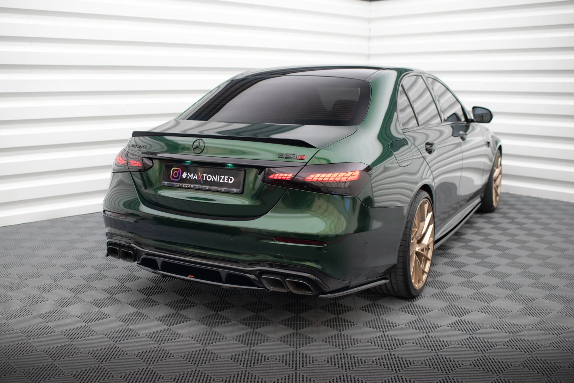 CENTRAL REAR SPLITTER (WITH VERTICAL BARS) MERCEDES-AMG E63 W213 FACELIFT - Image 2