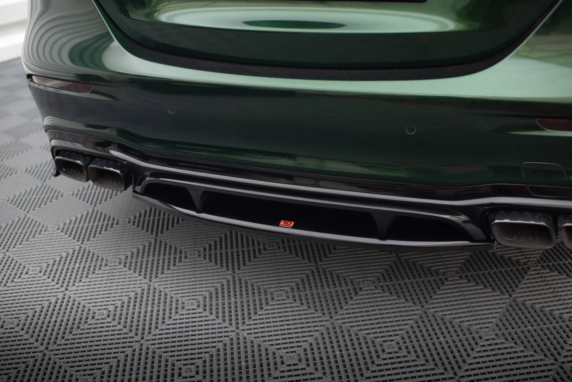 CENTRAL REAR SPLITTER (WITH VERTICAL BARS) MERCEDES-AMG E63 W213 FACELIFT - Image 3