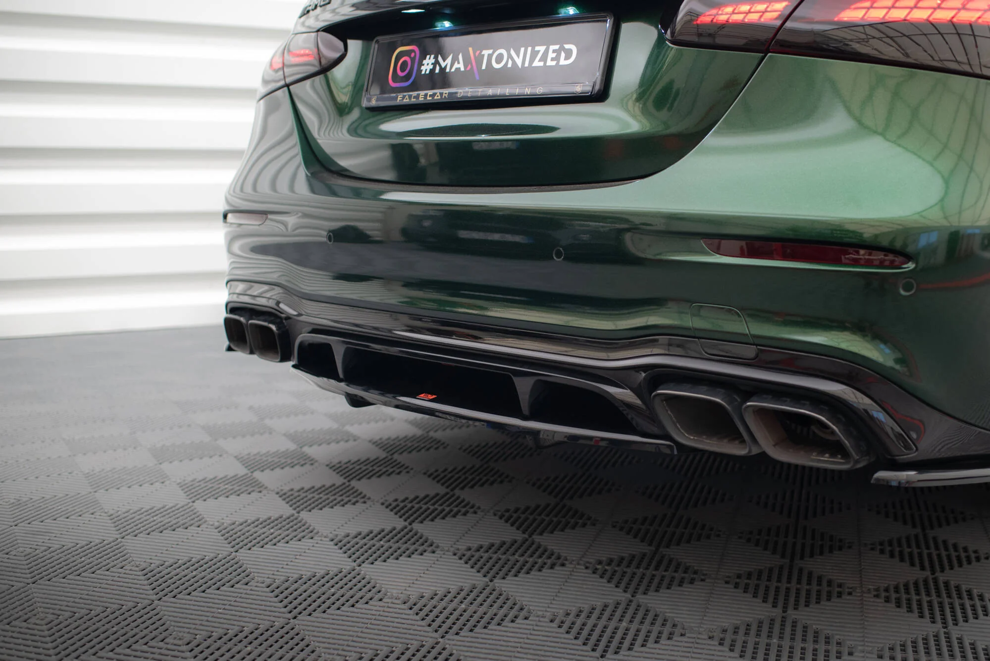 CENTRAL REAR SPLITTER (WITH VERTICAL BARS) MERCEDES-AMG E63 W213 FACELIFT - Image 4