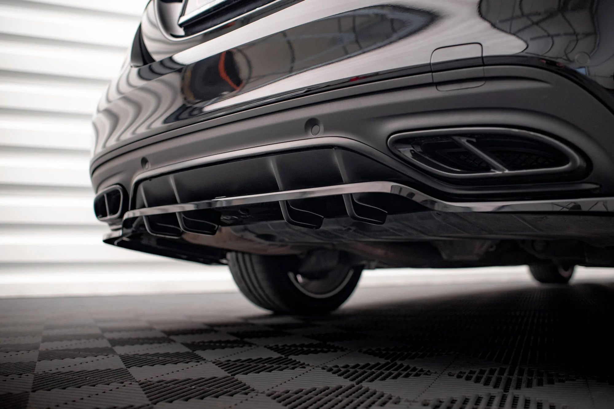 CENTRAL REAR SPLITTER (WITH VERTICAL BARS) MERCEDES-BENZ C AMG-LINE W205 FACELIFT - Image 5