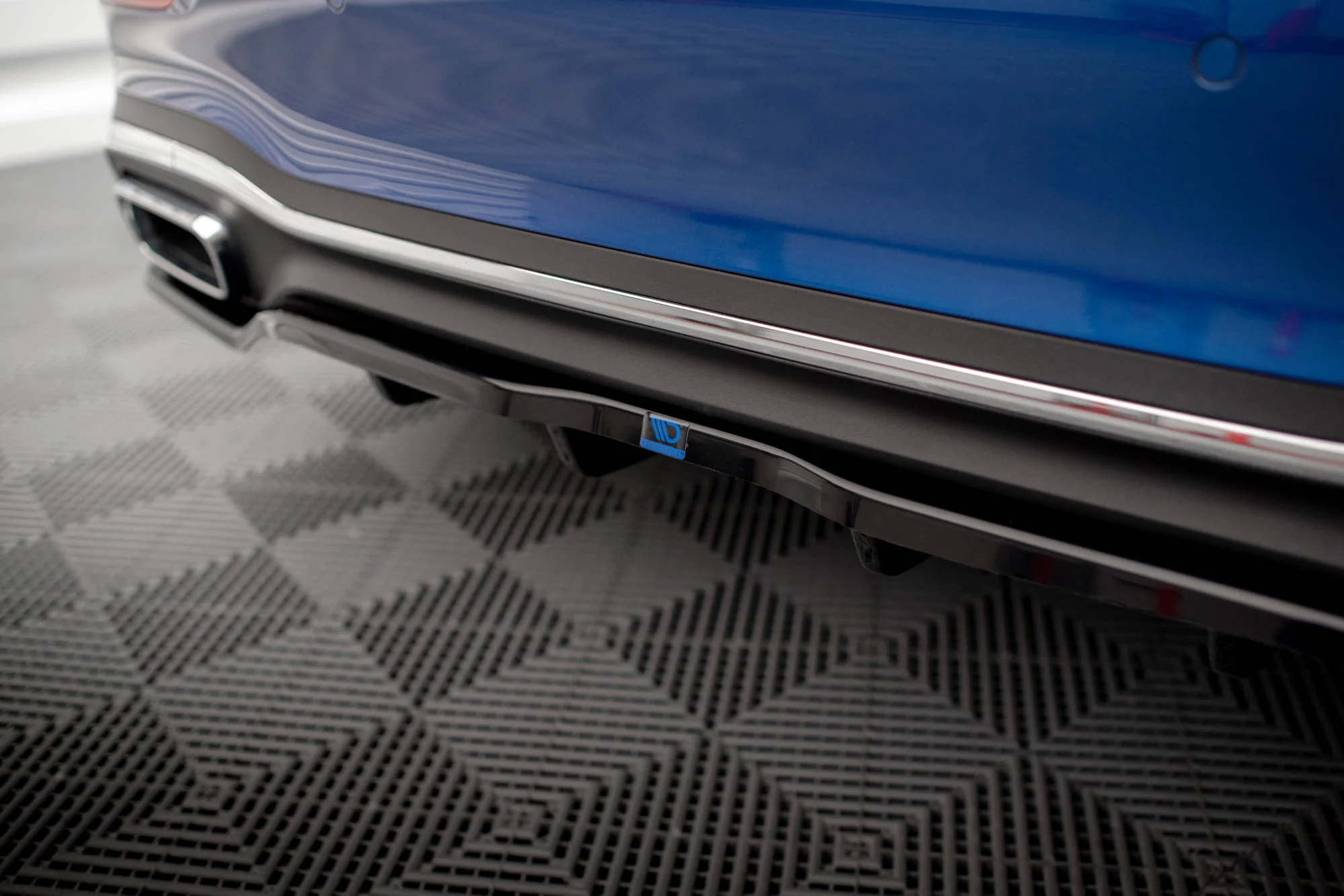 CENTRAL REAR SPLITTER (WITH VERTICAL BARS) MERCEDES-BENZ C AMG-LINE W206 - Image 5