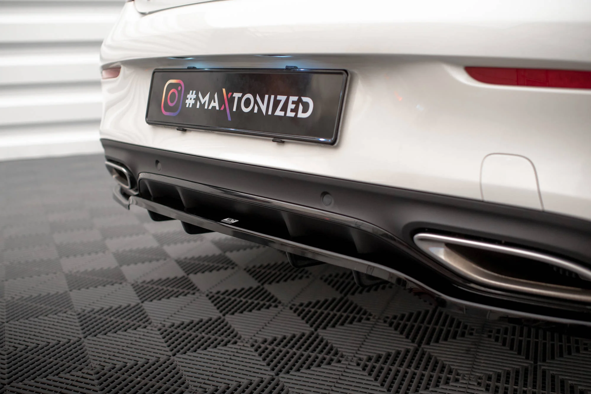 CENTRAL REAR SPLITTER (WITH VERTICAL BARS) MERCEDES-BENZ C COUPE AMG-LINE C205 FACELIFT - Image 3