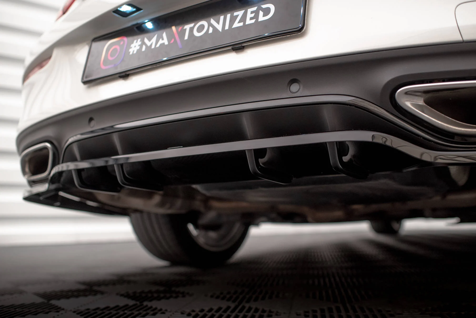 CENTRAL REAR SPLITTER (WITH VERTICAL BARS) MERCEDES-BENZ C COUPE AMG-LINE C205 FACELIFT - Image 4