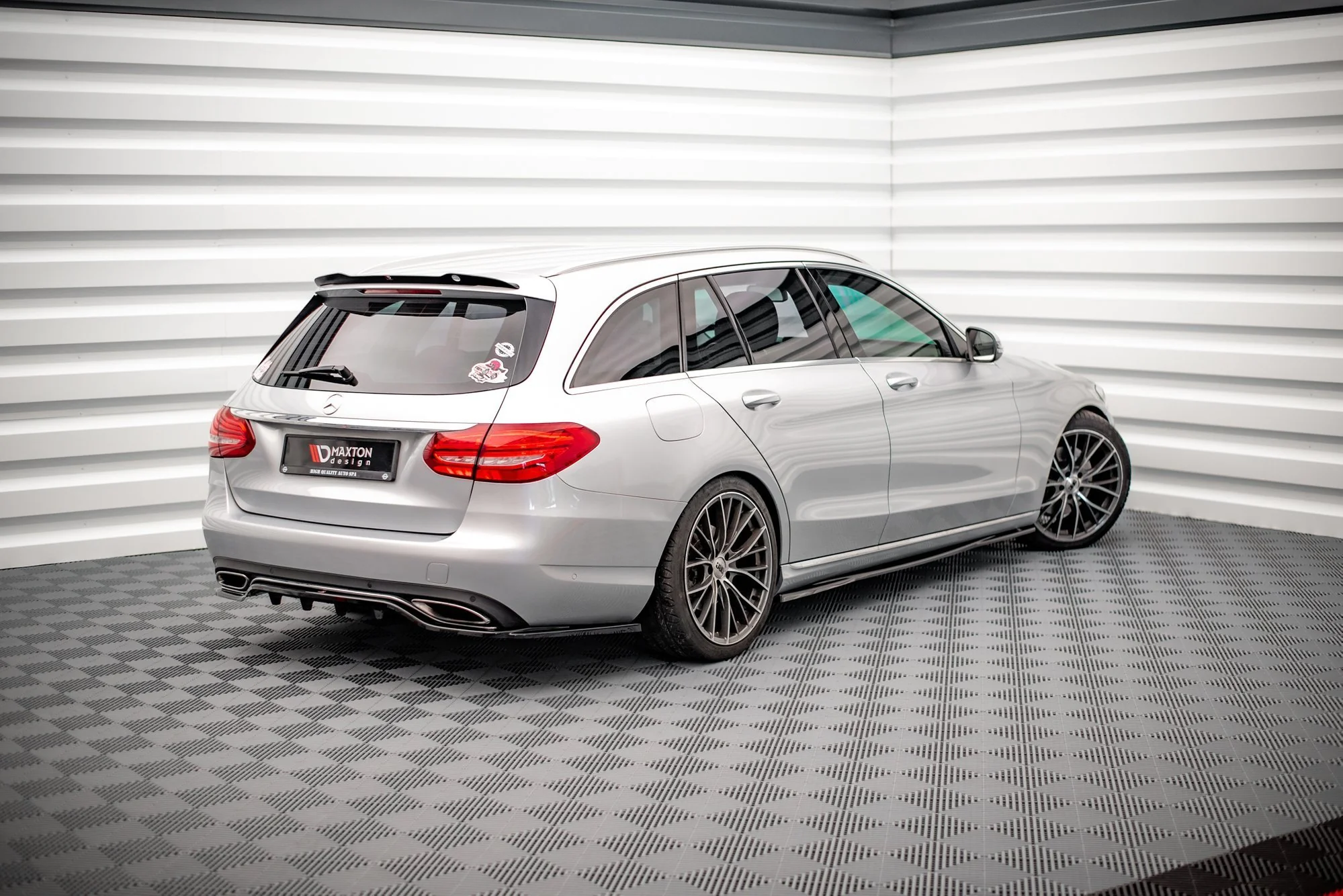 CENTRAL REAR SPLITTER (WITH VERTICAL BARS) MERCEDES-BENZ C W205 - Image 3