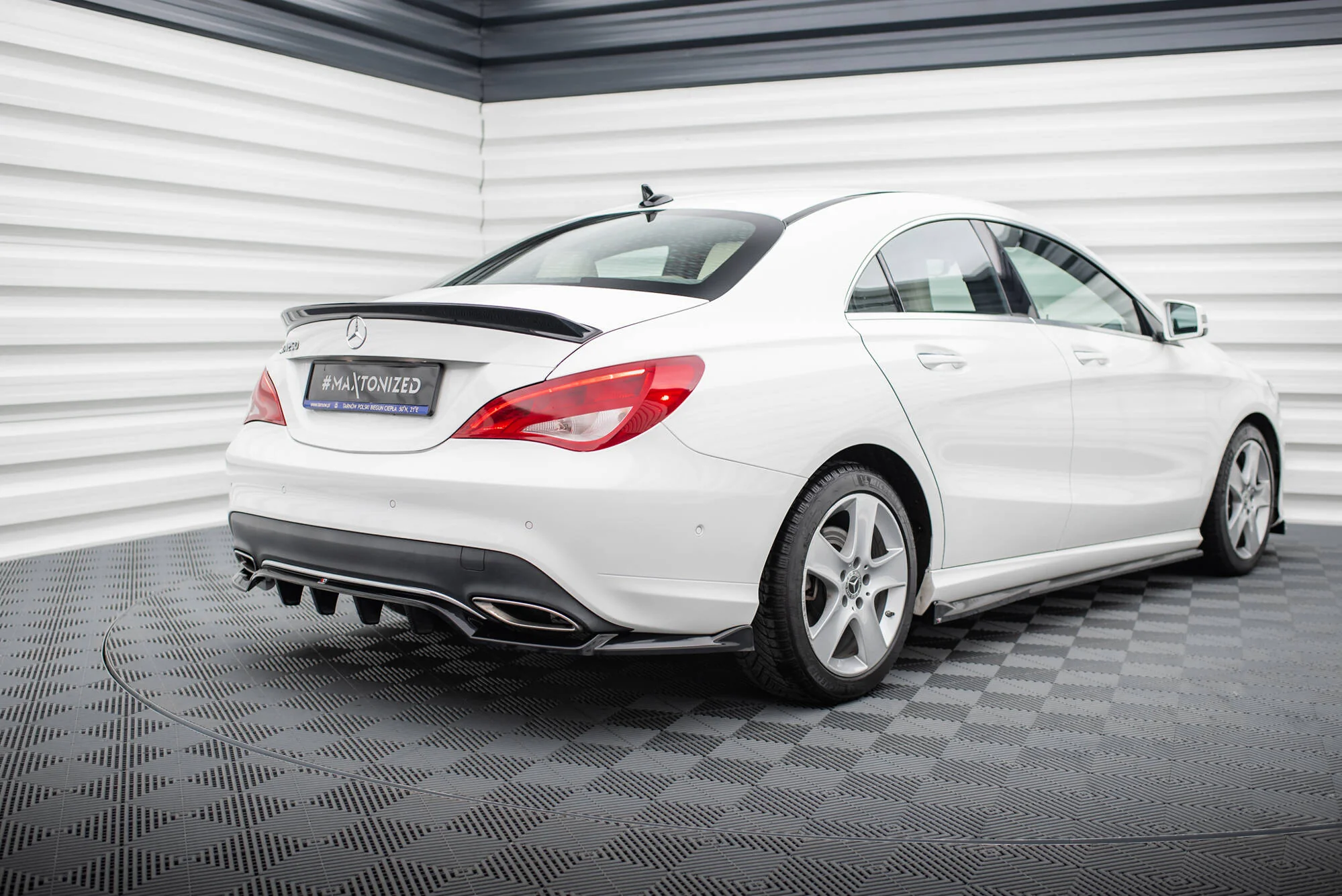CENTRAL REAR SPLITTER (WITH VERTICAL BARS) MERCEDES-BENZ CLA C117 FACELIFT - Image 2