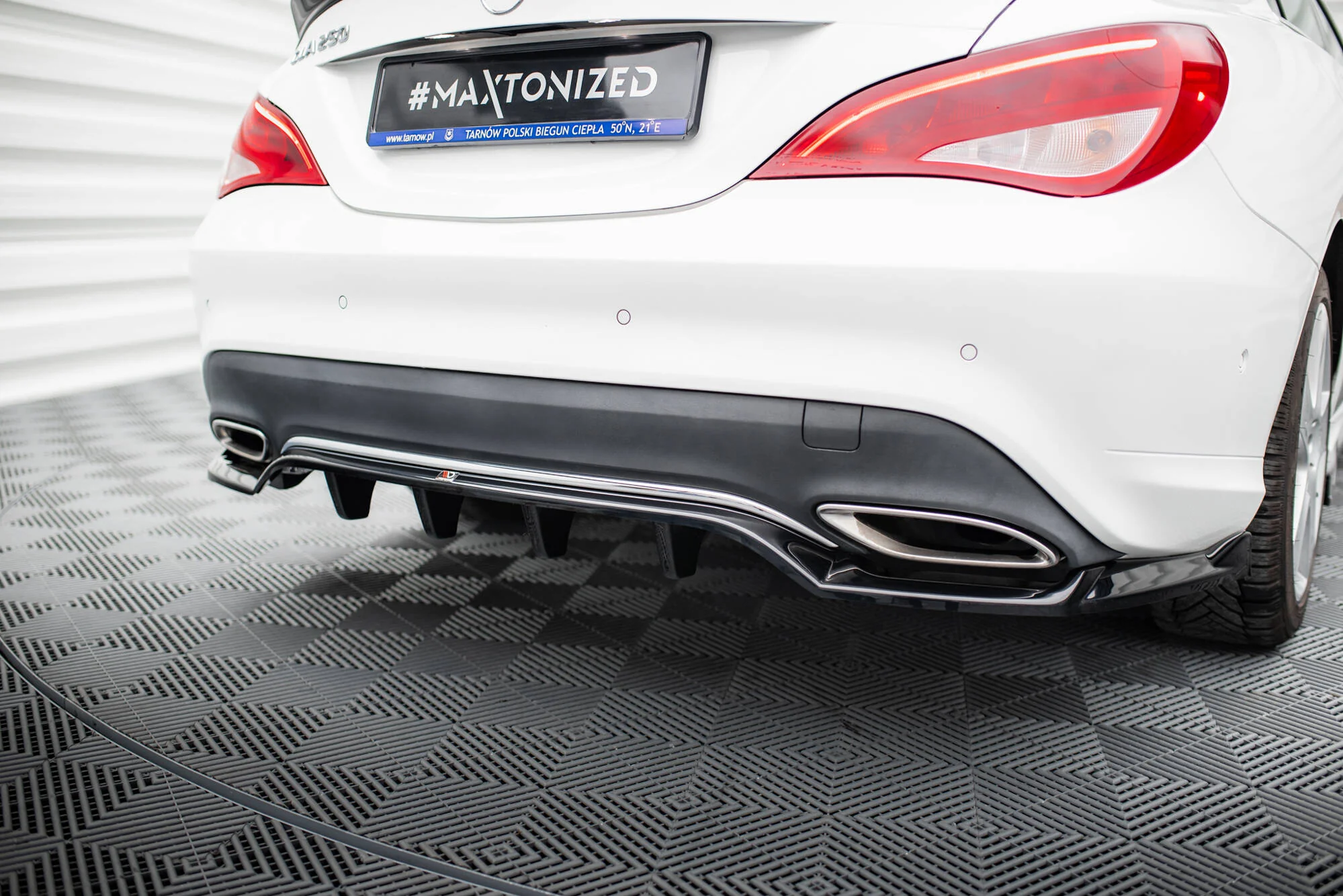 CENTRAL REAR SPLITTER (WITH VERTICAL BARS) MERCEDES-BENZ CLA C117 FACELIFT - Image 3