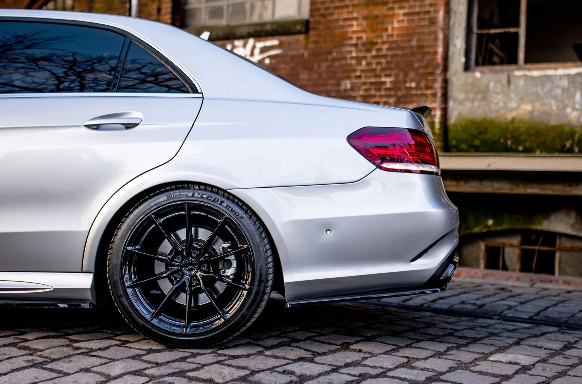 CENTRAL REAR SPLITTER (WITH VERTICAL BARS) MERCEDES-BENZ E63 AMG SEDAN W212 FACELIFT - Image 5