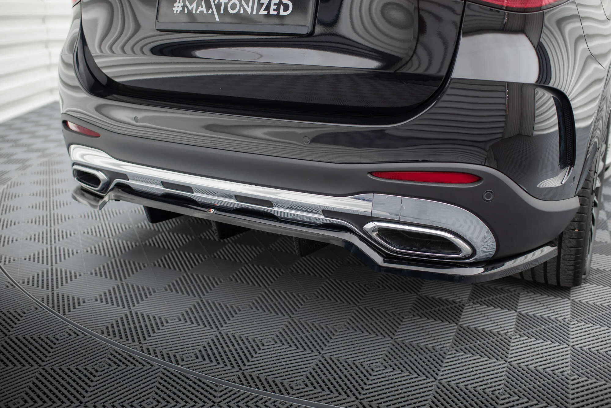 CENTRAL REAR SPLITTER (WITH VERTICAL BARS) MERCEDES-BENZ GLC AMG-LINE X254 - Image 2