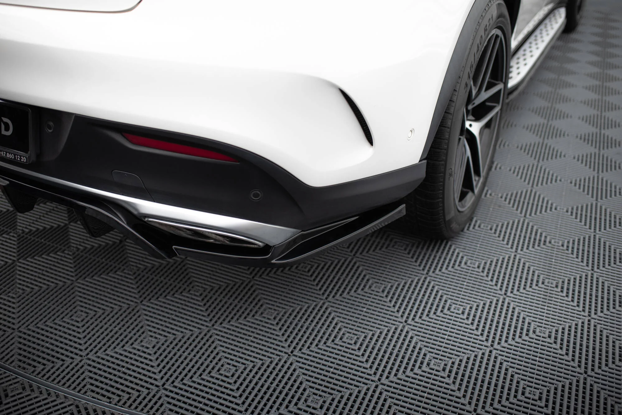 CENTRAL REAR SPLITTER (WITH VERTICAL BARS) MERCEDES-BENZ GLE COUPE AMG-LINE C292 - Image 5