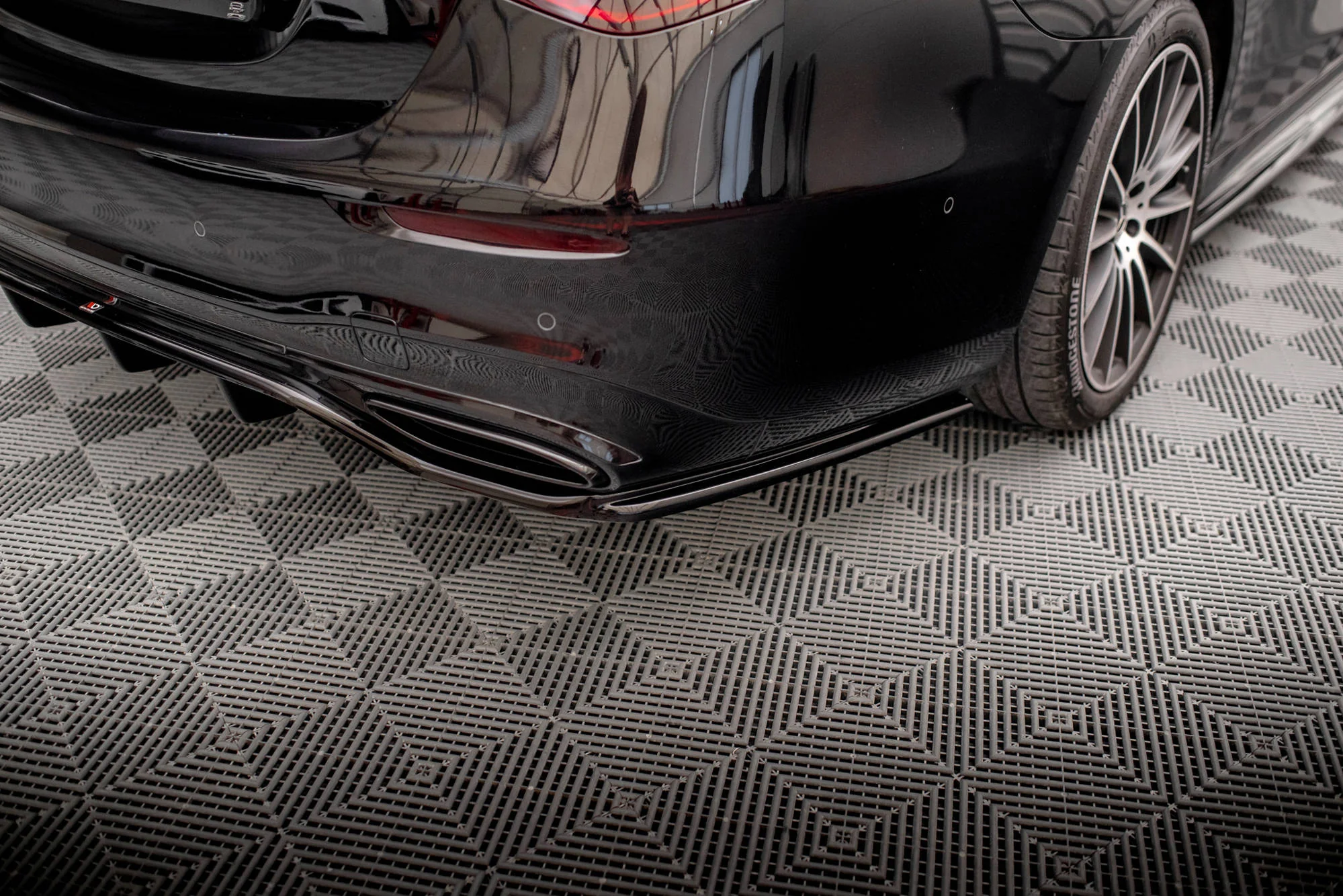 CENTRAL REAR SPLITTER (WITH VERTICAL BARS) MERCEDES-BENZ S AMG-LINE W223 - Image 5