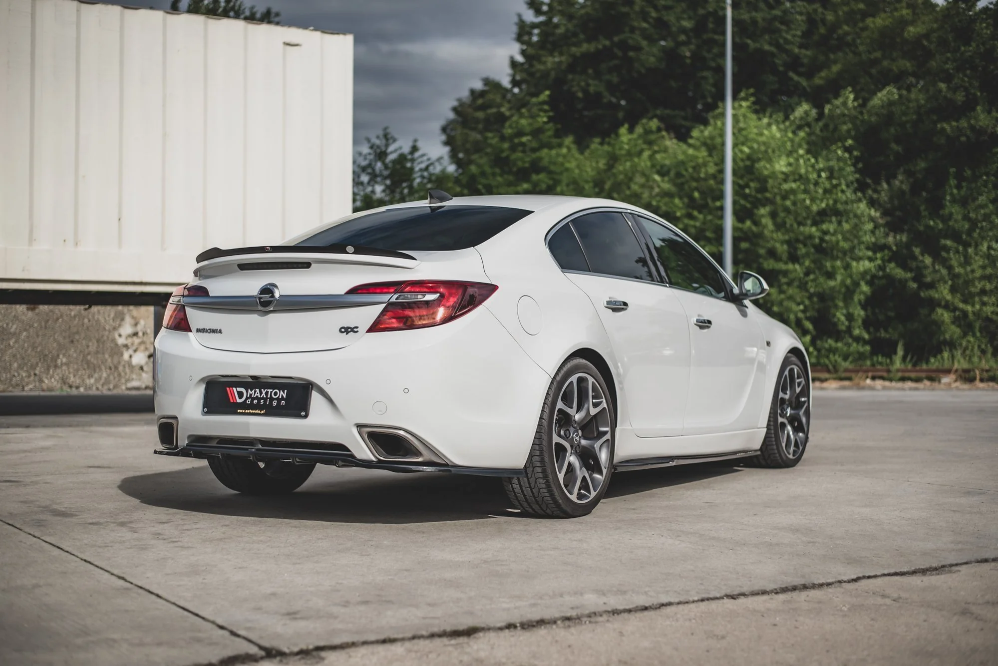 CENTRAL REAR SPLITTER (WITH VERTICAL BARS) BUICK REGAL GS / OPEL INSIGNIA MK. 1 OPC FACELIFT - Image 3