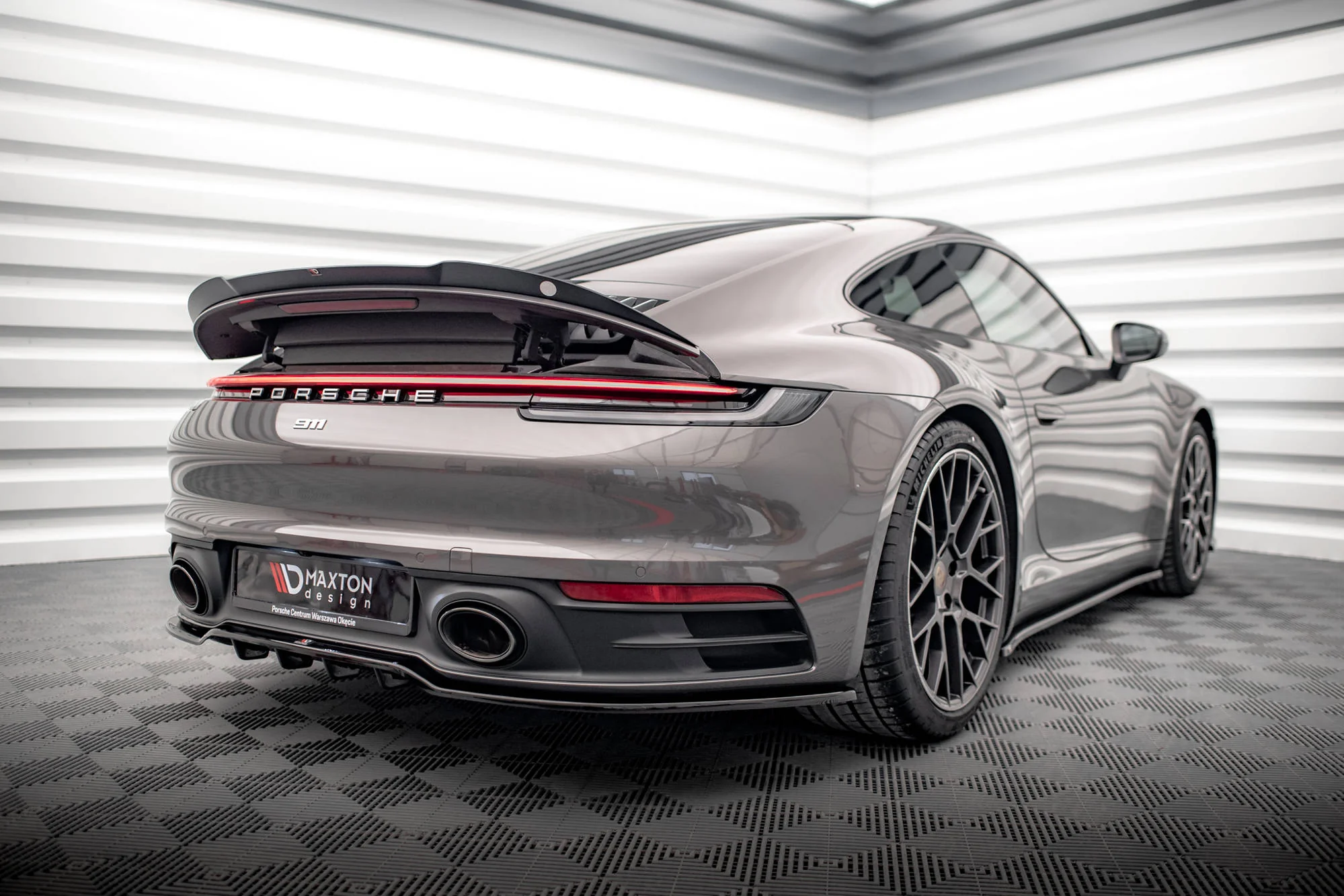 CENTRAL REAR SPLITTER (WITH VERTICAL BARS) PORSCHE 911 CARRERA 4S 992 - Image 4