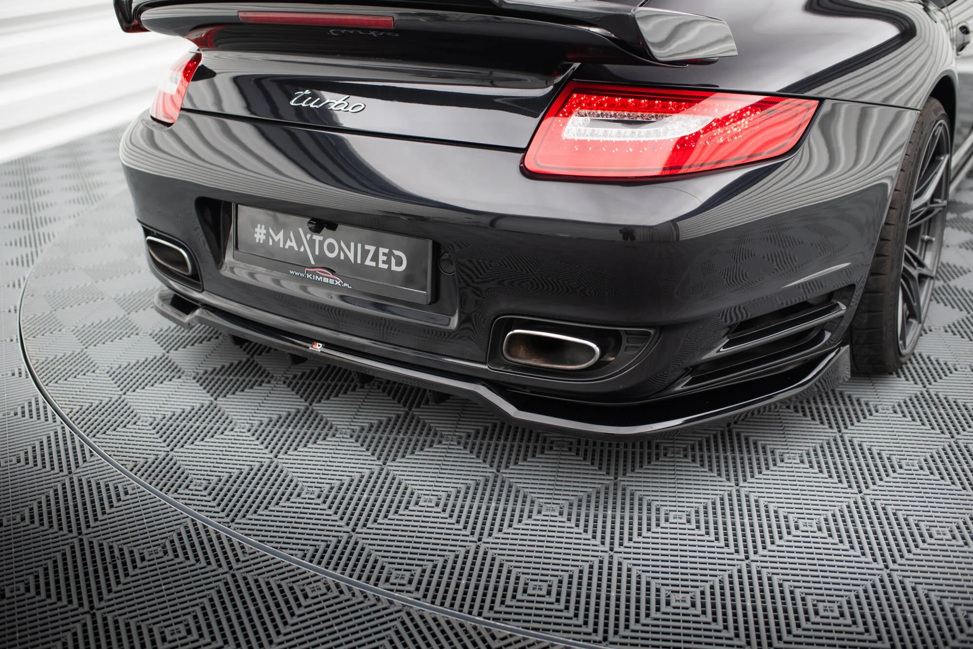 CENTRAL REAR SPLITTER (WITH VERTICAL BARS) PORSCHE 911 TURBO 997 - Image 3