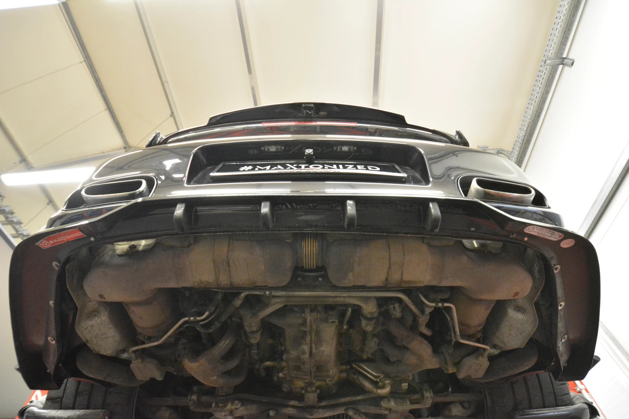 CENTRAL REAR SPLITTER (WITH VERTICAL BARS) PORSCHE 911 TURBO 997 - Image 8
