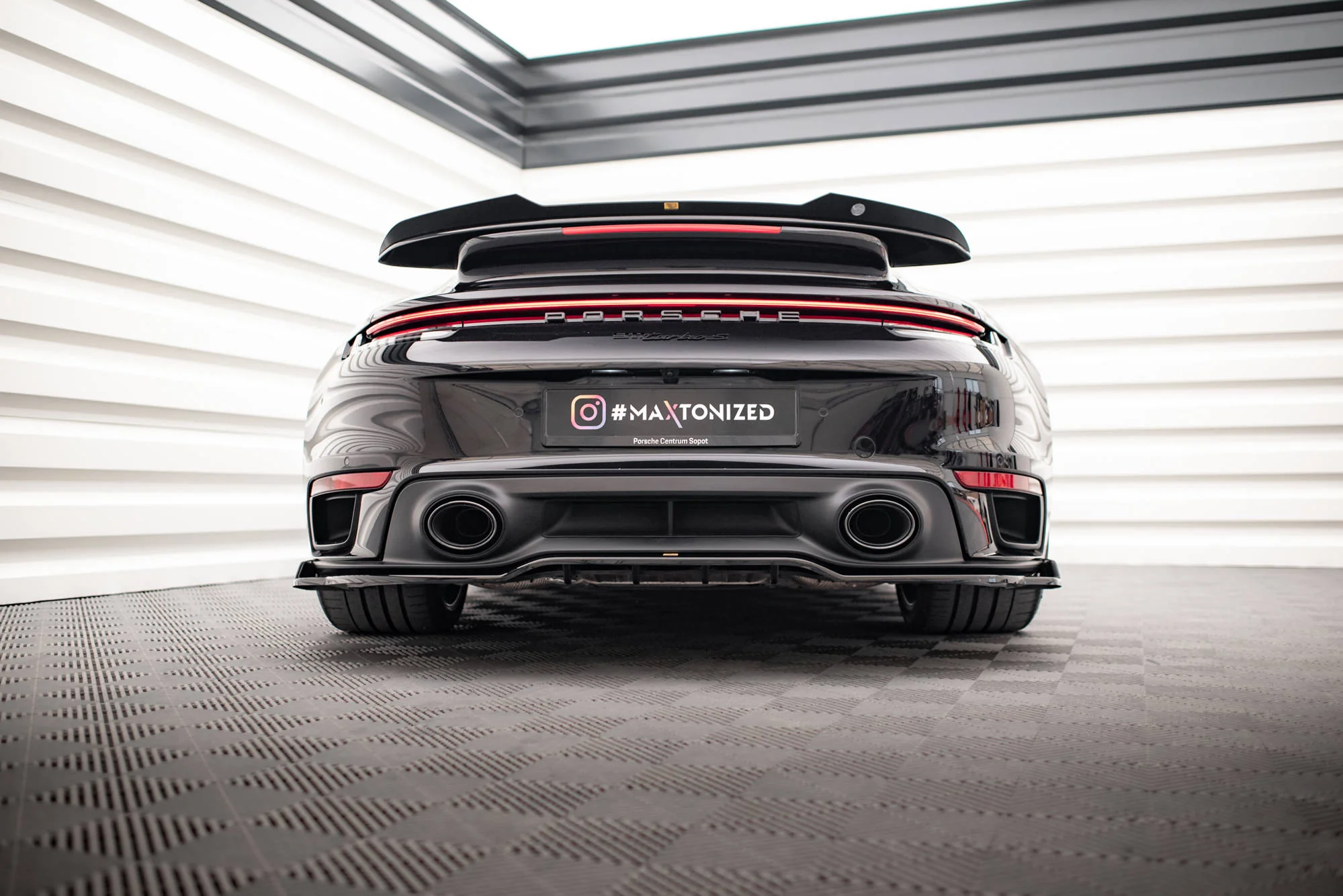 CENTRAL REAR SPLITTER (WITH VERTICAL BARS) PORSCHE 911 TURBO S 992 - Image 7