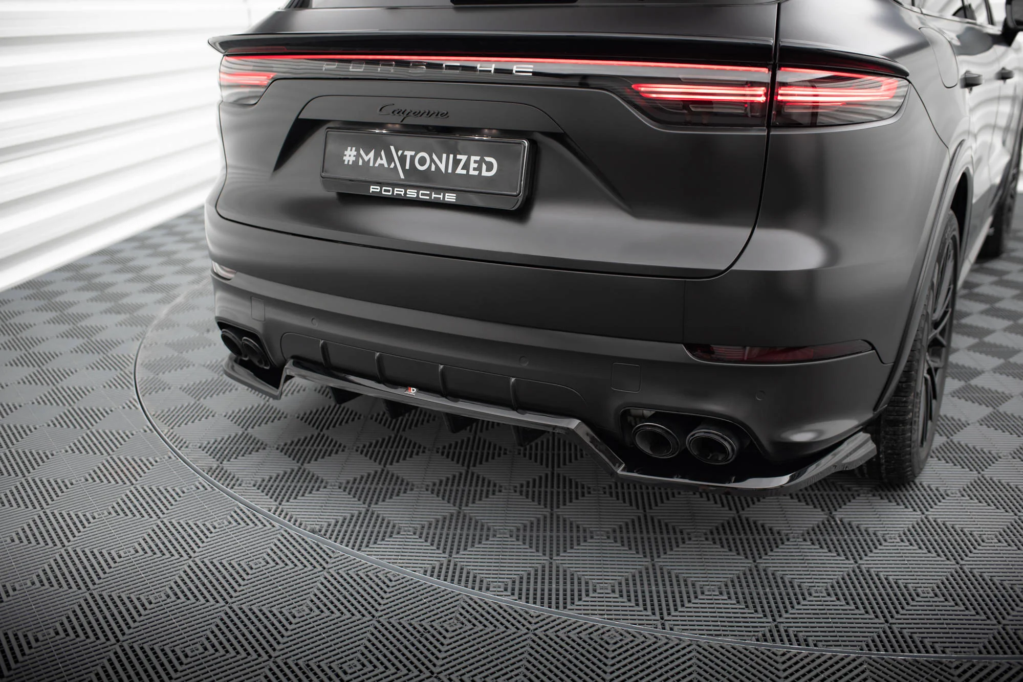 CENTRAL REAR SPLITTER (WITH VERTICAL BARS) PORSCHE CAYENNE SPORT DESIGN MK3 - Image 3