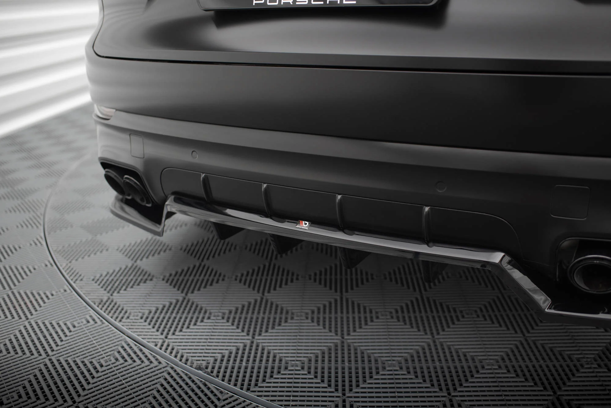 CENTRAL REAR SPLITTER (WITH VERTICAL BARS) PORSCHE CAYENNE SPORT DESIGN MK3 - Image 4
