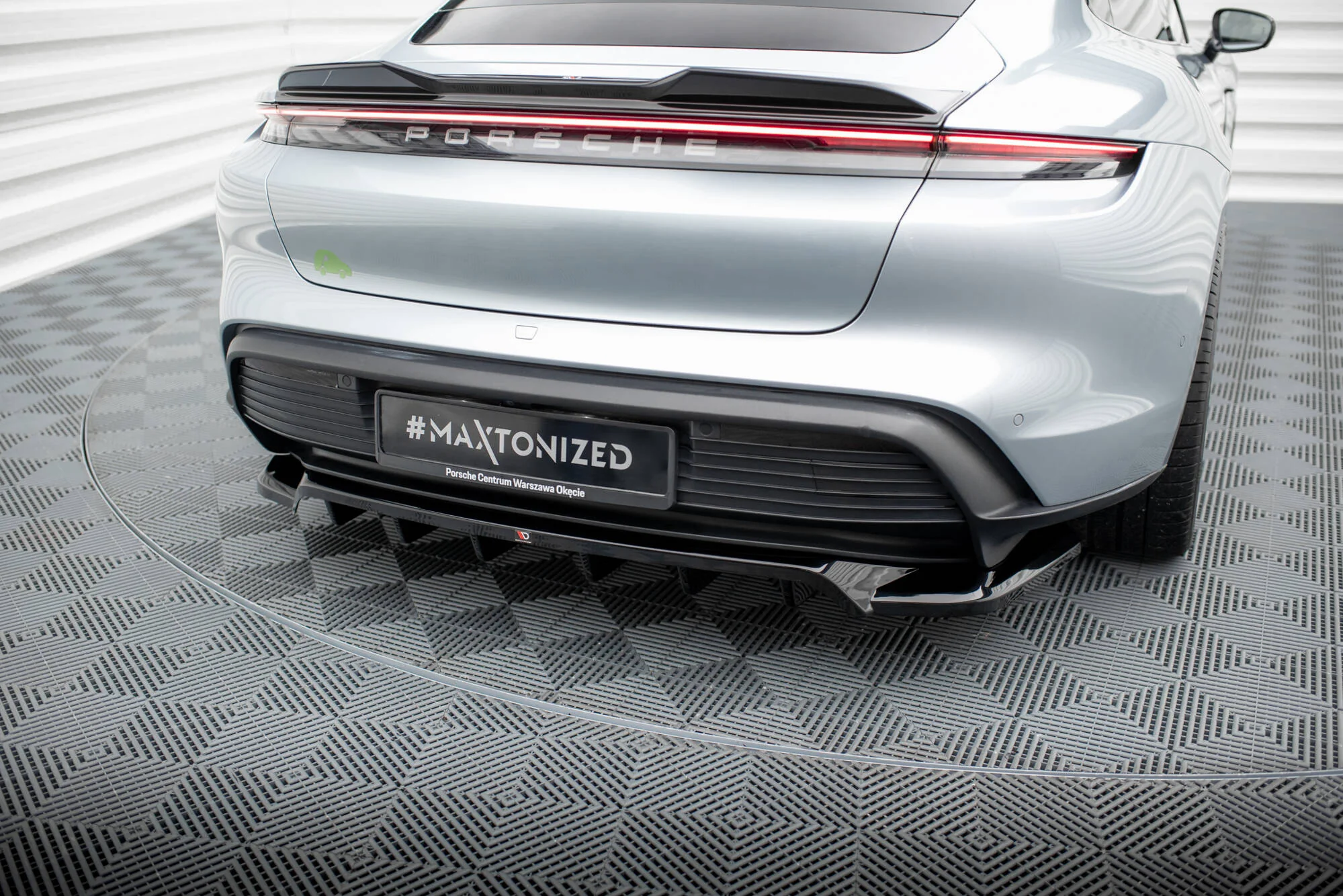 CENTRAL REAR SPLITTER (WITH VERTICAL BARS) PORSCHE TAYCAN / TAYCAN 4 / TAYCAN 4S / TAYCAN GTS MK1 - Image 4